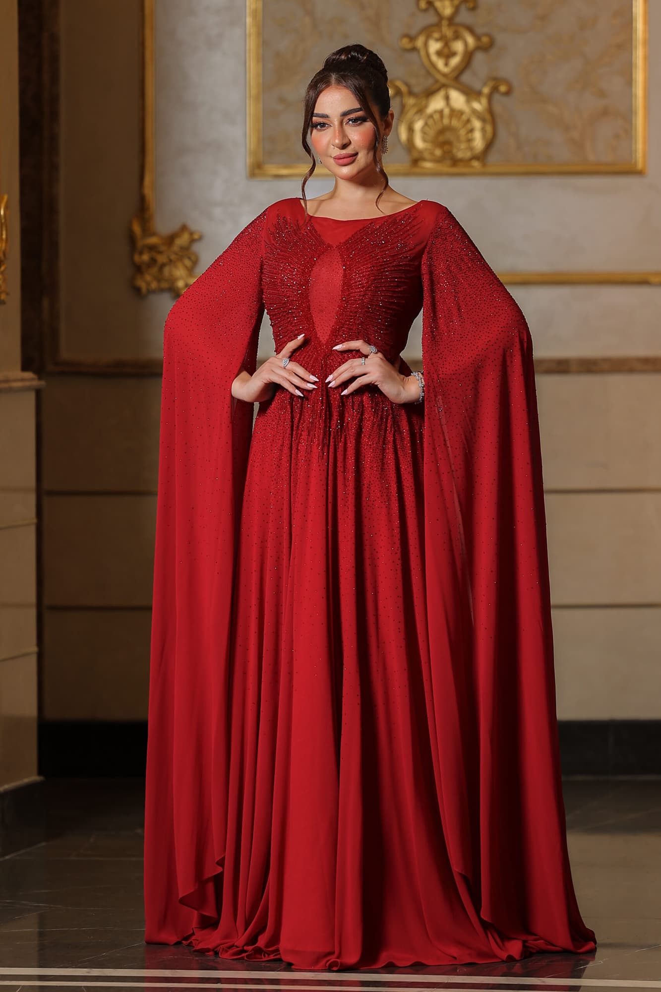 فستان سهره كلوش بتطريز ناعم ع الصدر واكمام منسدله