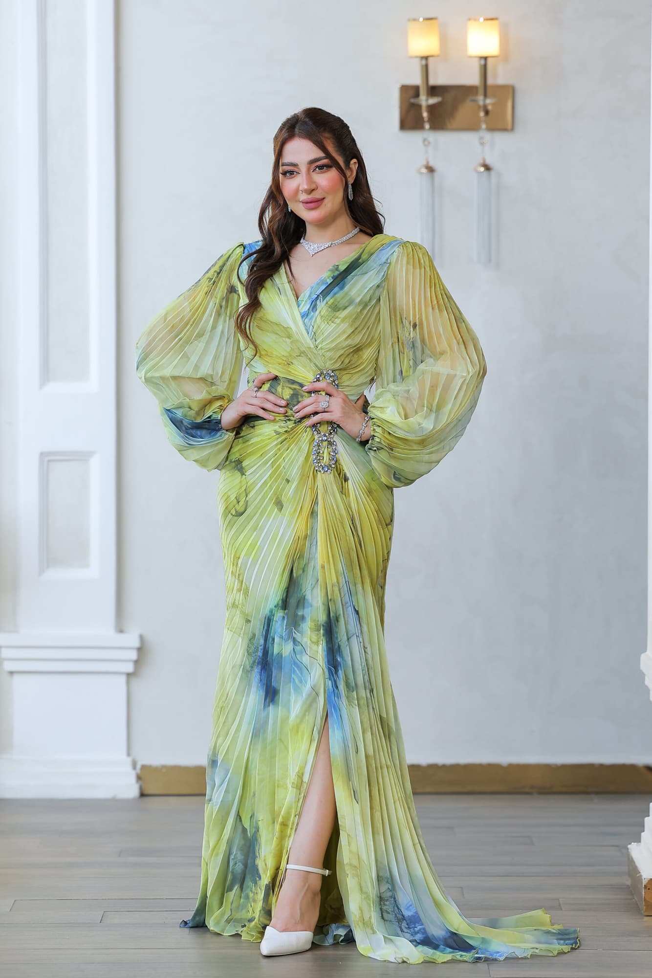 فستان ناعم كسرات بالوان متدرجه وفتحة ساق ليموني