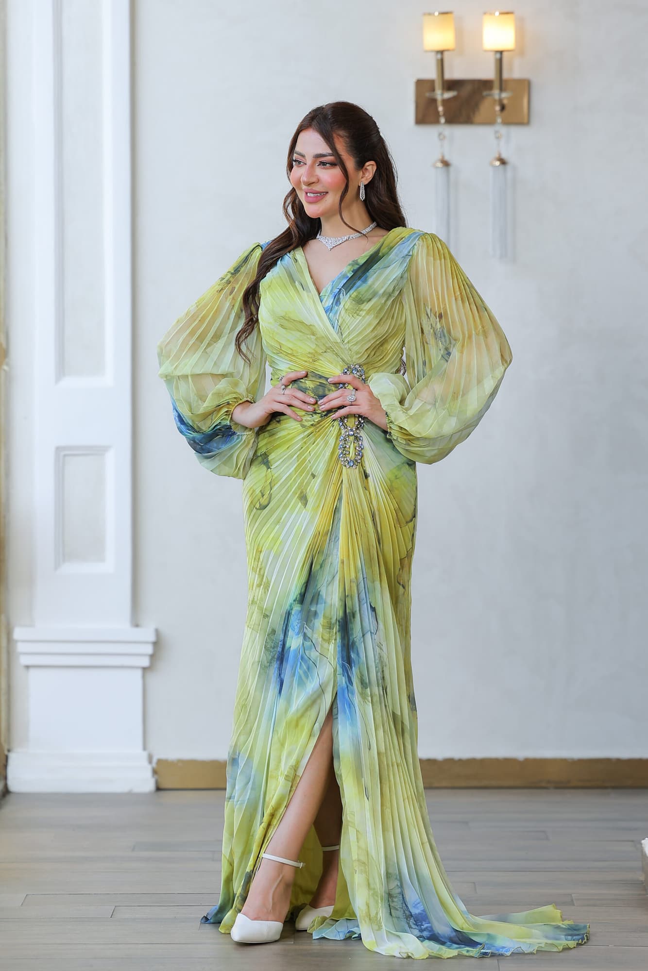 فستان ناعم كسرات بالوان متدرجه وفتحة ساق