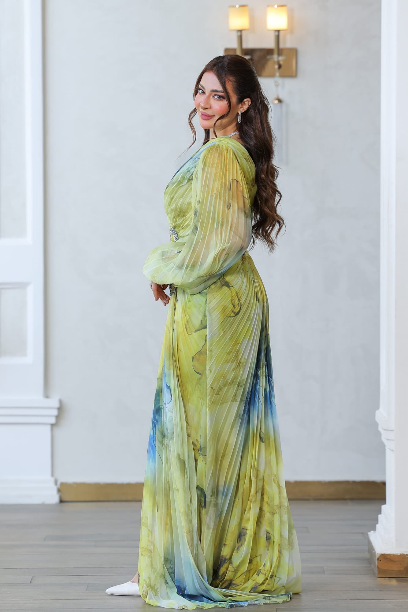 فستان ناعم كسرات بالوان متدرجه وفتحة ساق