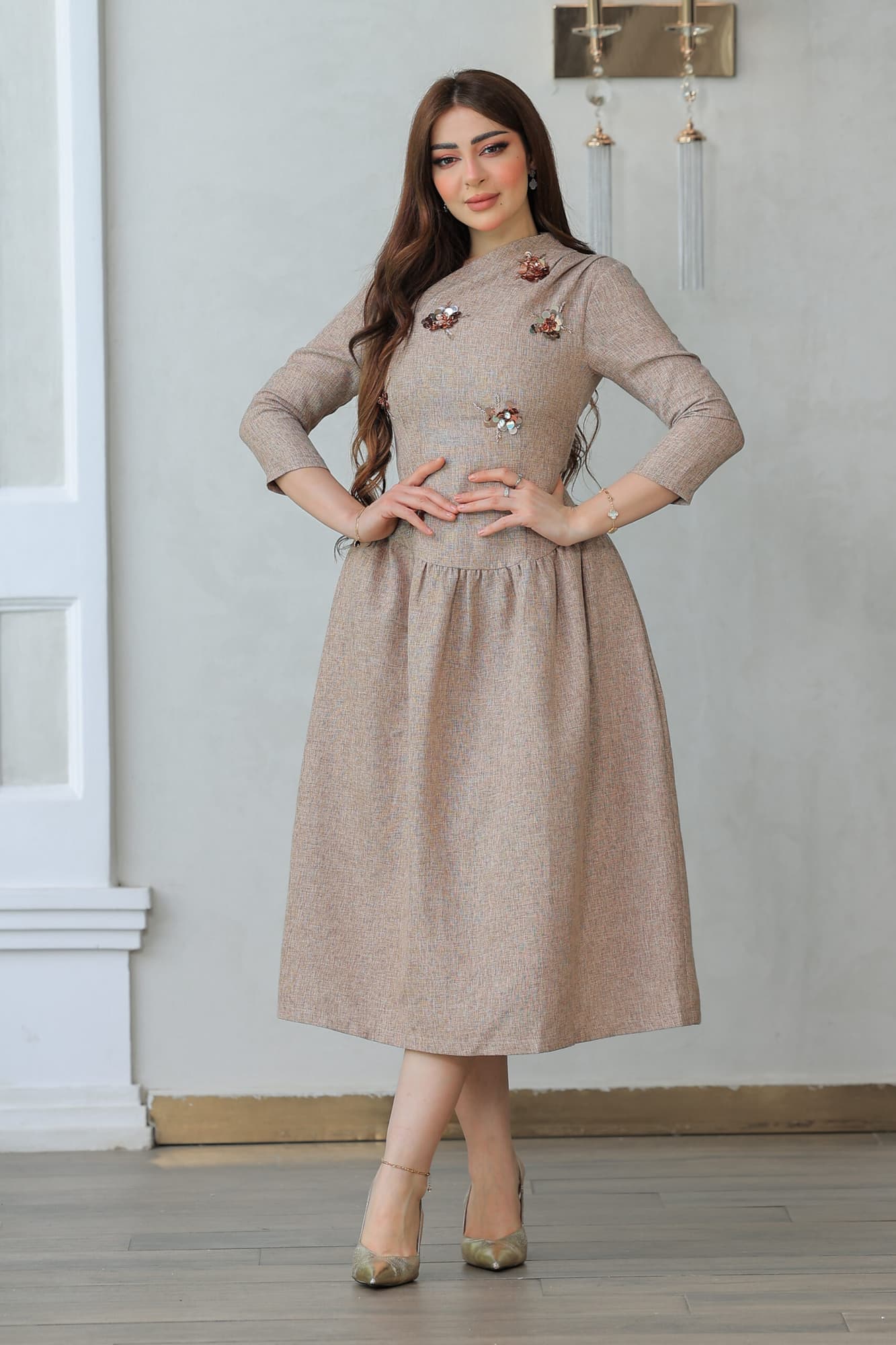 فستان إليجانس كلاسيك يجمع بين الرقي والبساطة