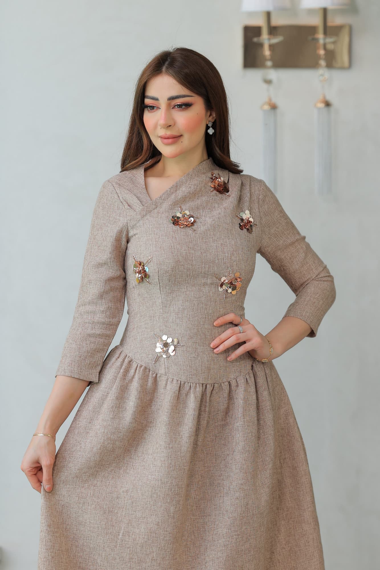 فستان إليجانس كلاسيك يجمع بين الرقي والبساطة