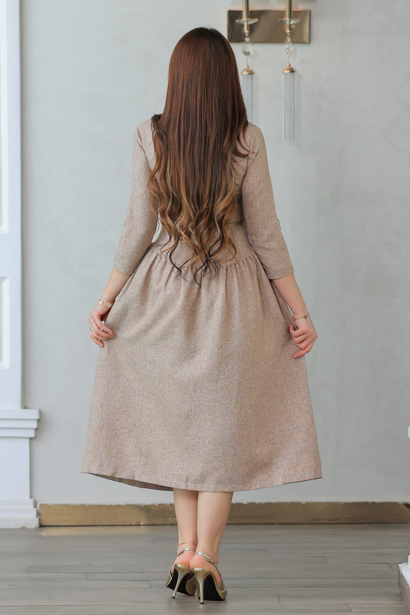 فستان إليجانس كلاسيك يجمع بين الرقي والبساطة