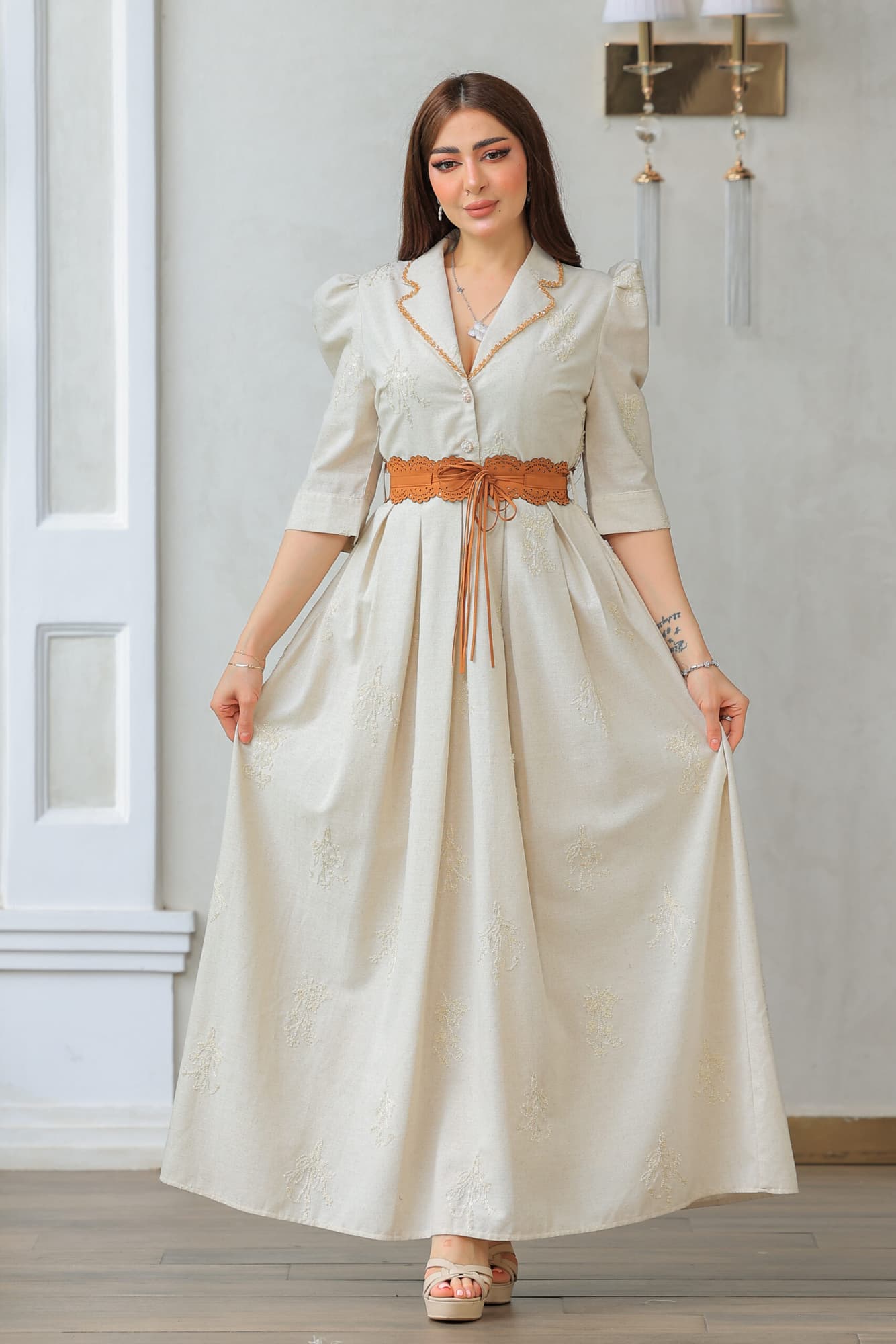 فستان طويل أنيق رسمي كلوش بياقة مطوية مزين بترتر