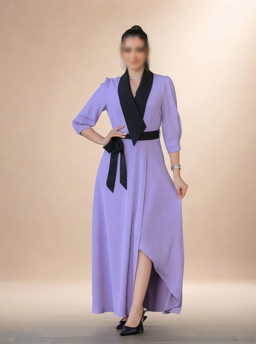 فستان بتصميم باقه عريضه سوداء مزين بفصوص لامعه