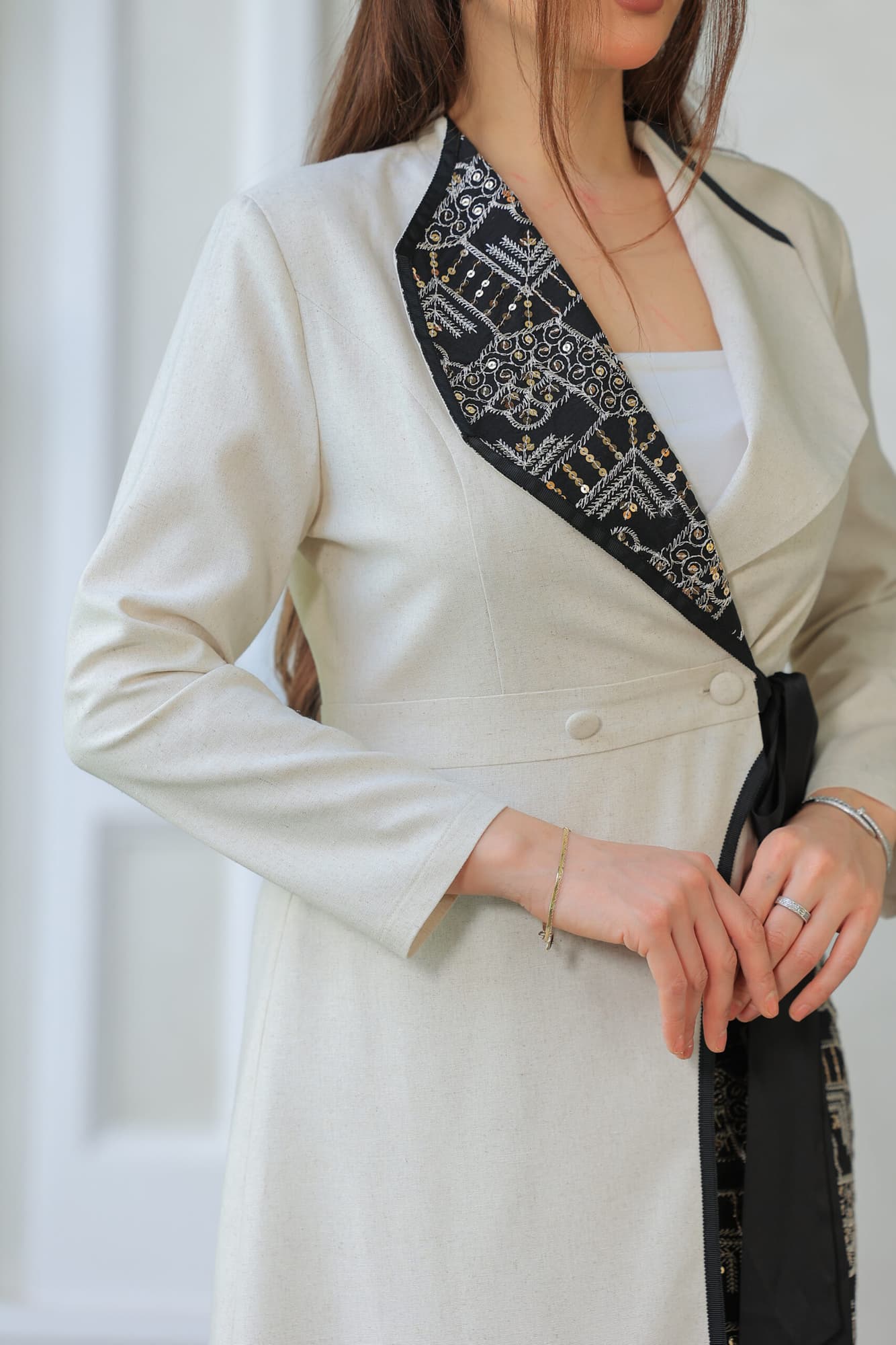 طقم بنطلون وبلوزة لف باسلوب المعطف الطويل