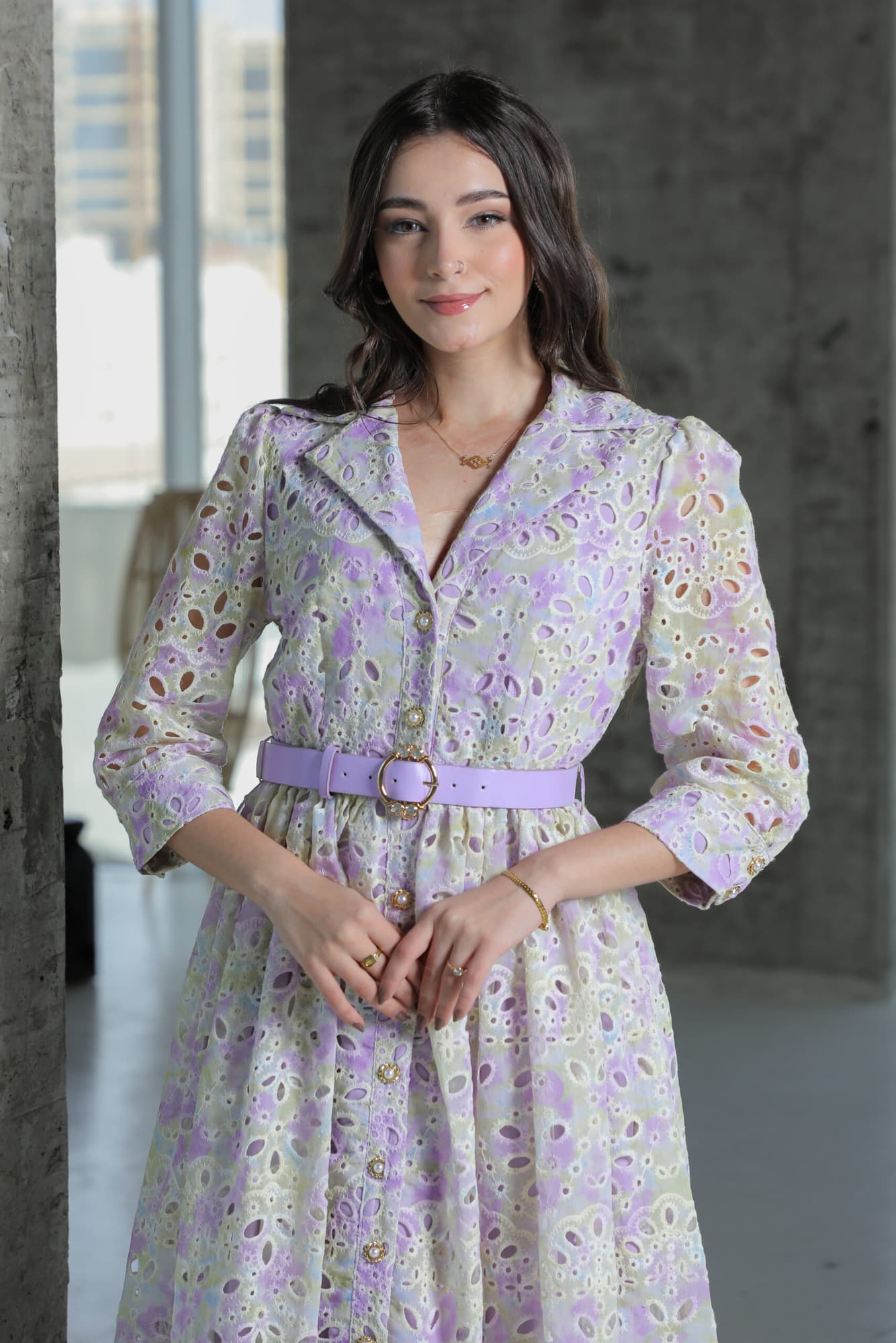 فستان بخياطه دانتيل بتفاصيل ناعمه