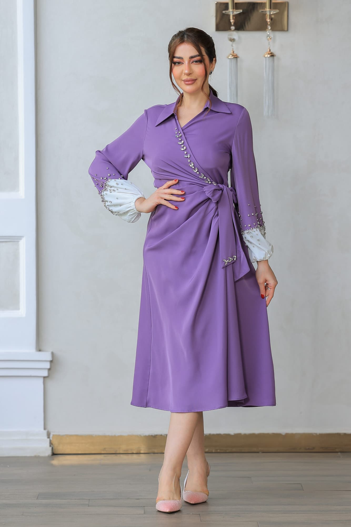 فستان ميدي ناعم بقصة لف عالجسم مع اكمام طويلة