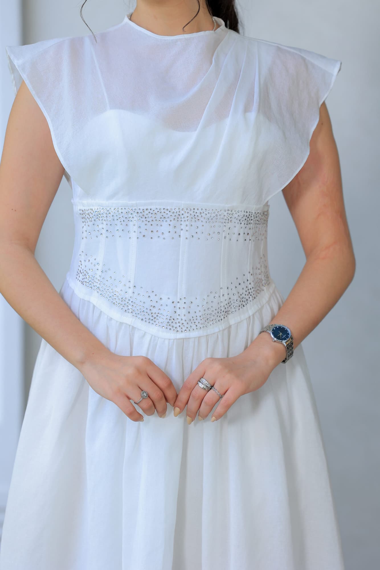 فستان ميدي باكمام كب قصيره شفافه ابيض