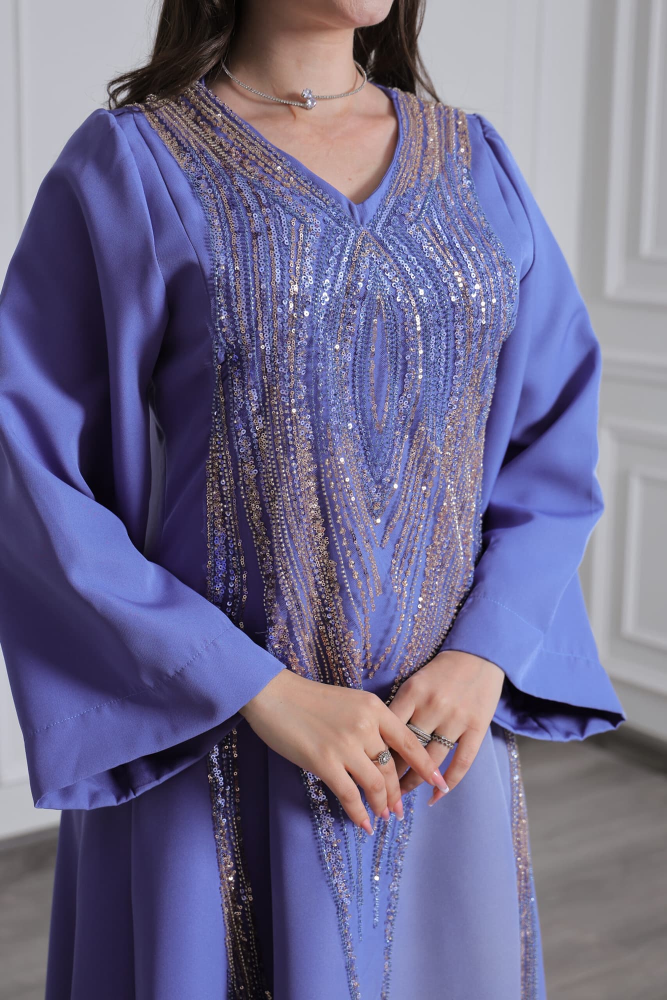 جلابية فخمة بتطريز خرز موف فاتح