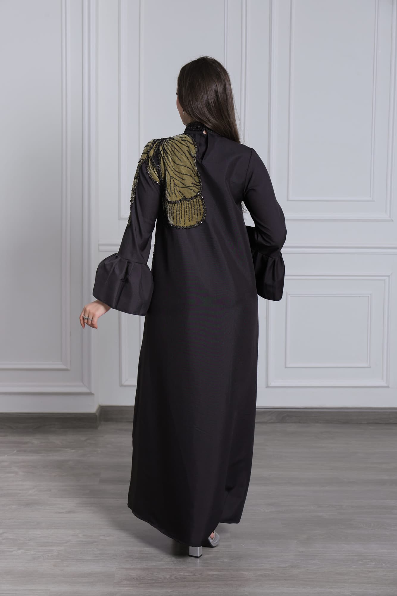 جلابية فخمة بتطريز خرز عالكتف