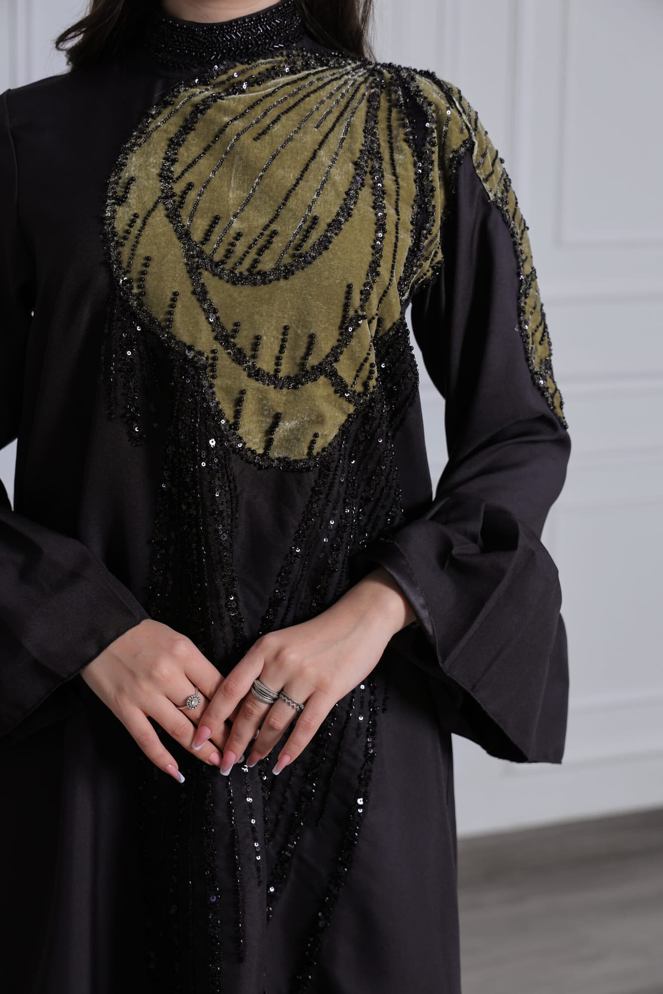 جلابية فخمة بتطريز خرز عالكتف