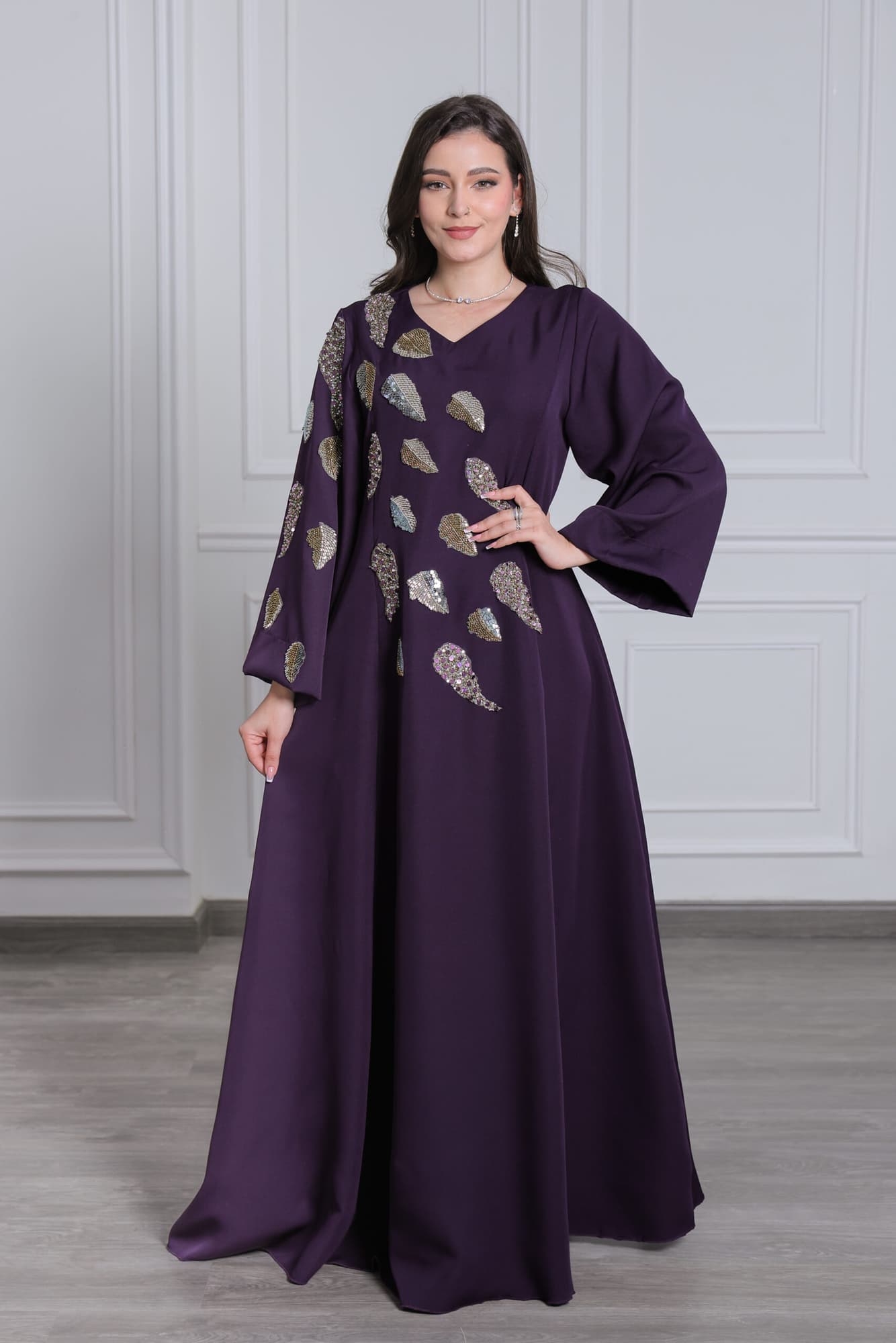 جلابية أنيقة بتطريز ناعم