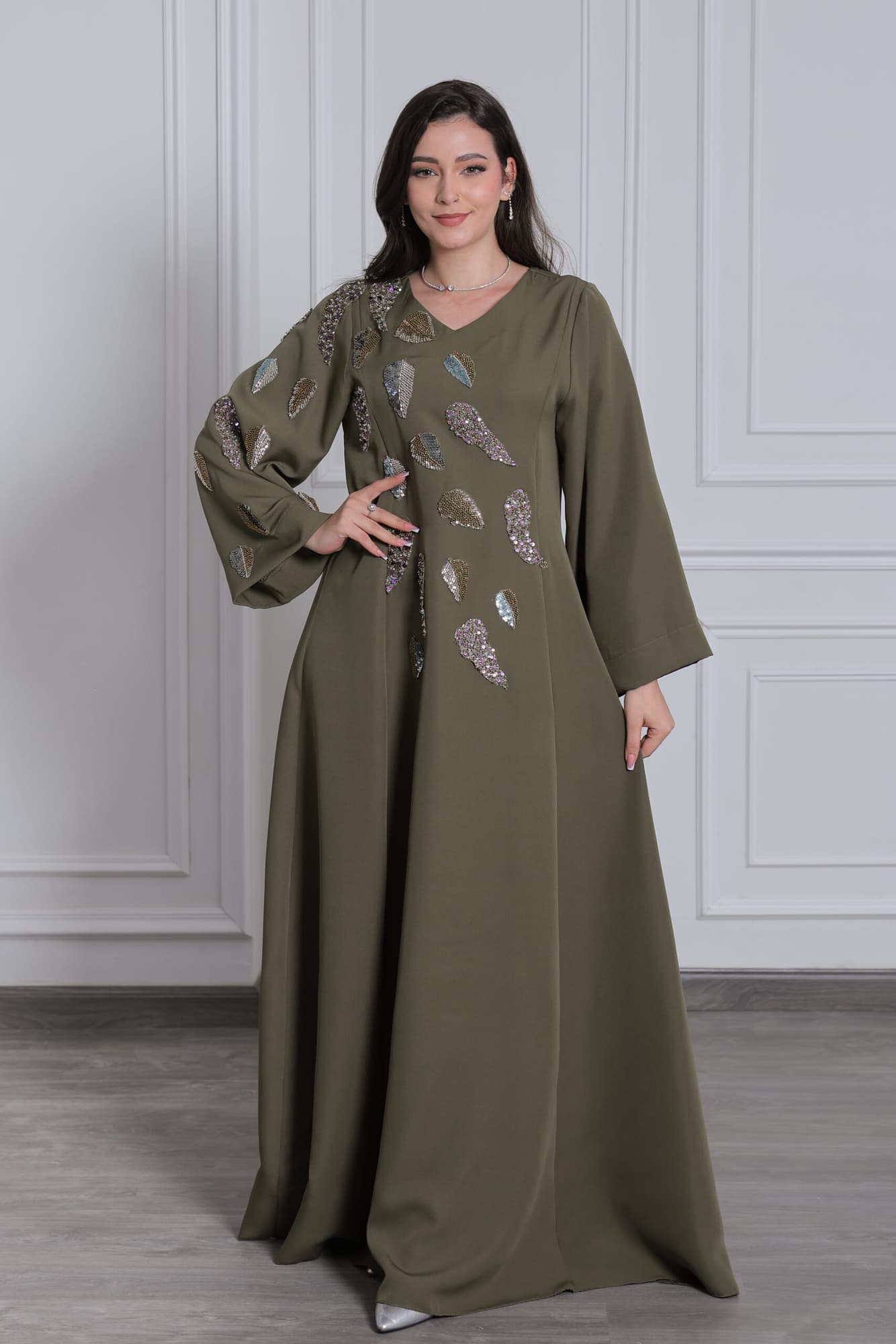 جلابية أنيقة بتطريز ناعم