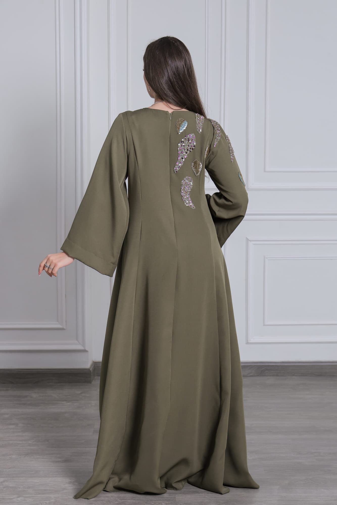 جلابية أنيقة بتطريز ناعم