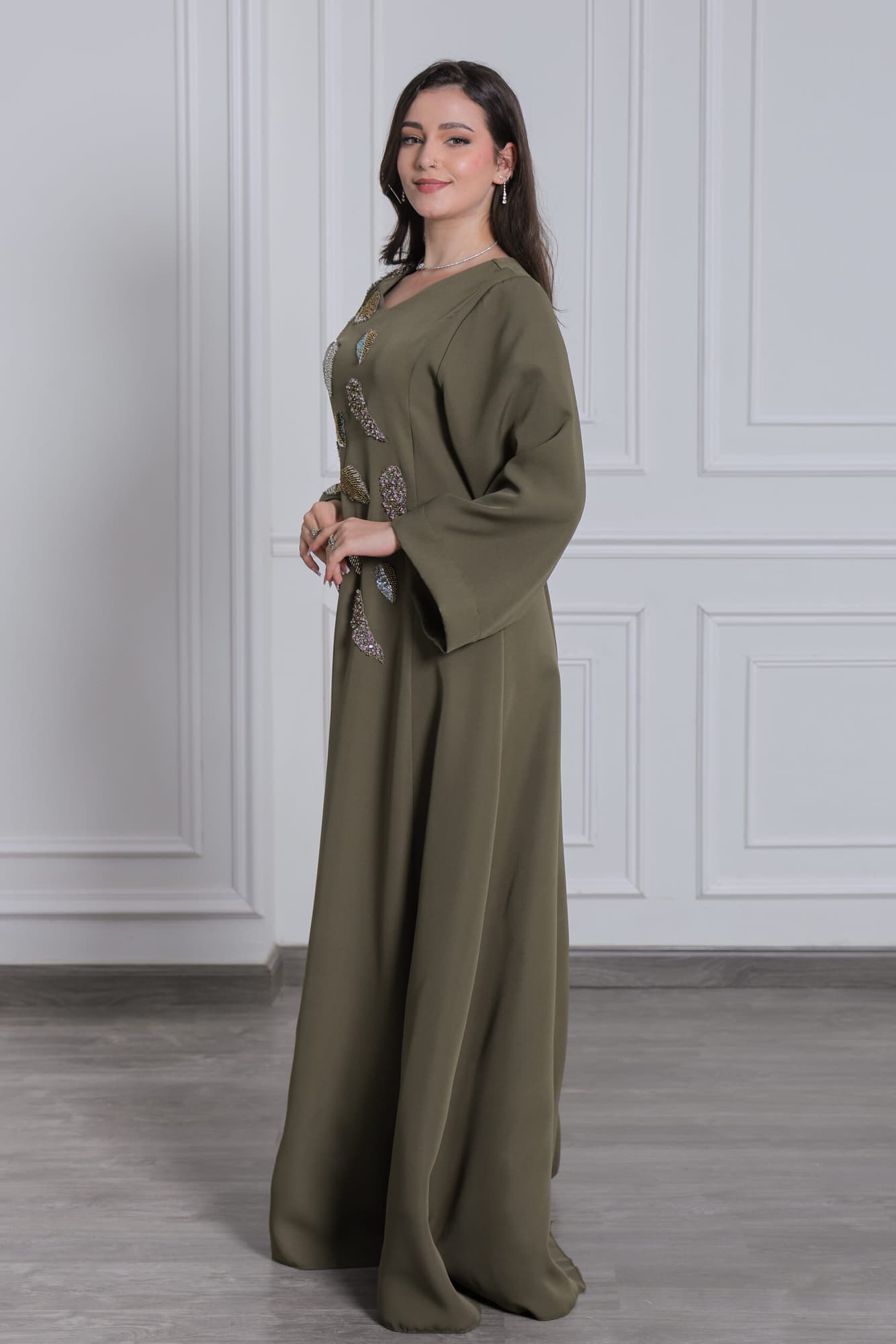 جلابية أنيقة بتطريز ناعم