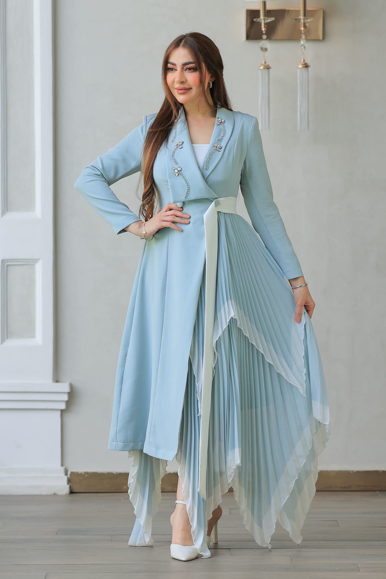 فستان ملكي باسلوب معطف وقصة جانبيه منسدله