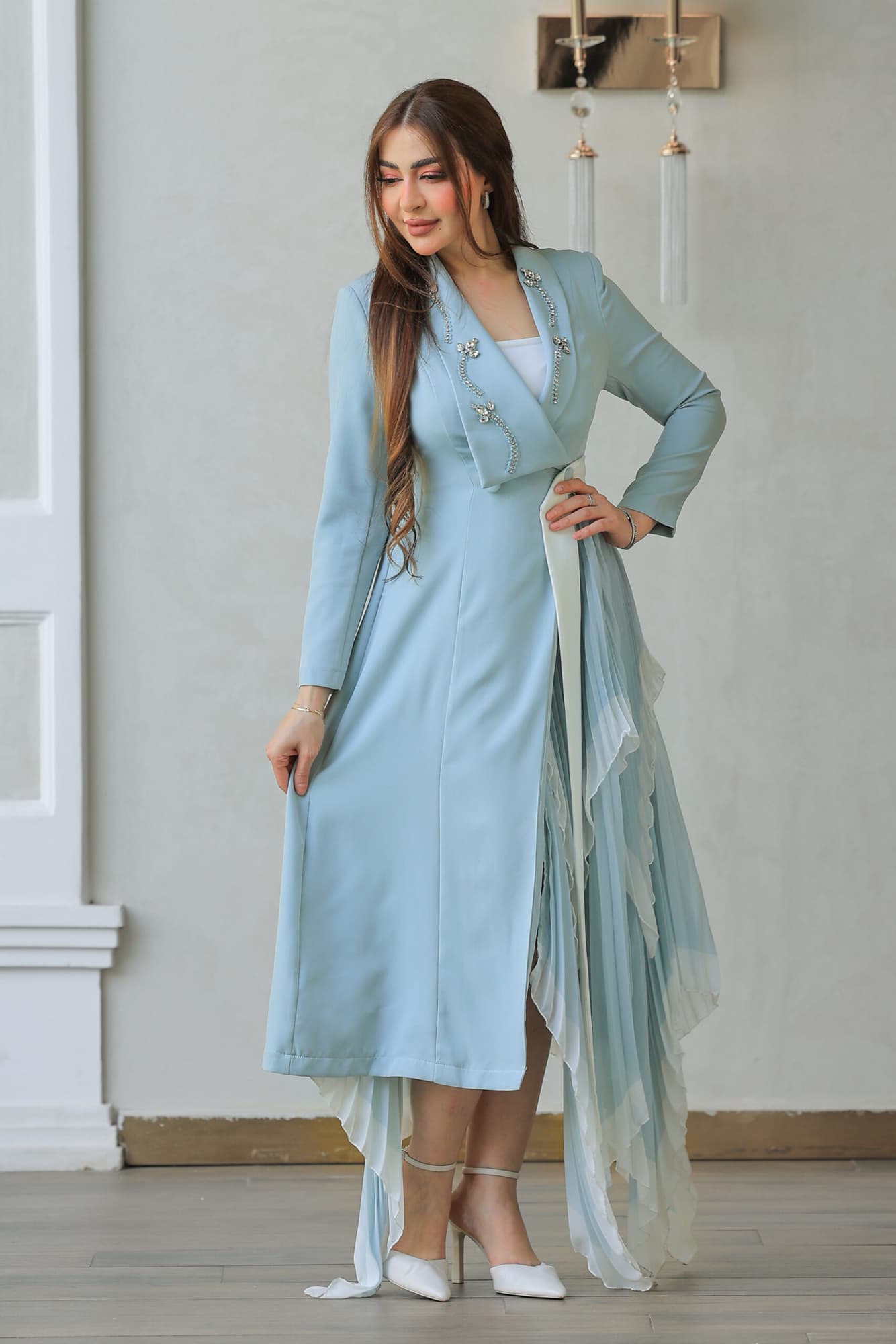 فستان ملكي باسلوب معطف وقصة جانبيه منسدله