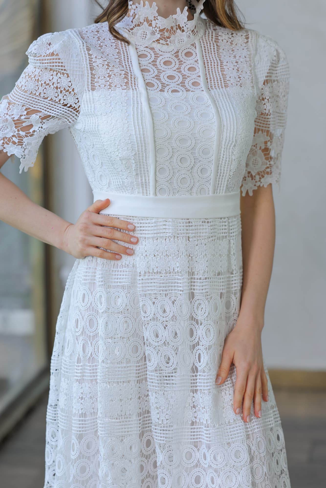 فستان دانتيل بتصميم نقوش هندسيه متداخله