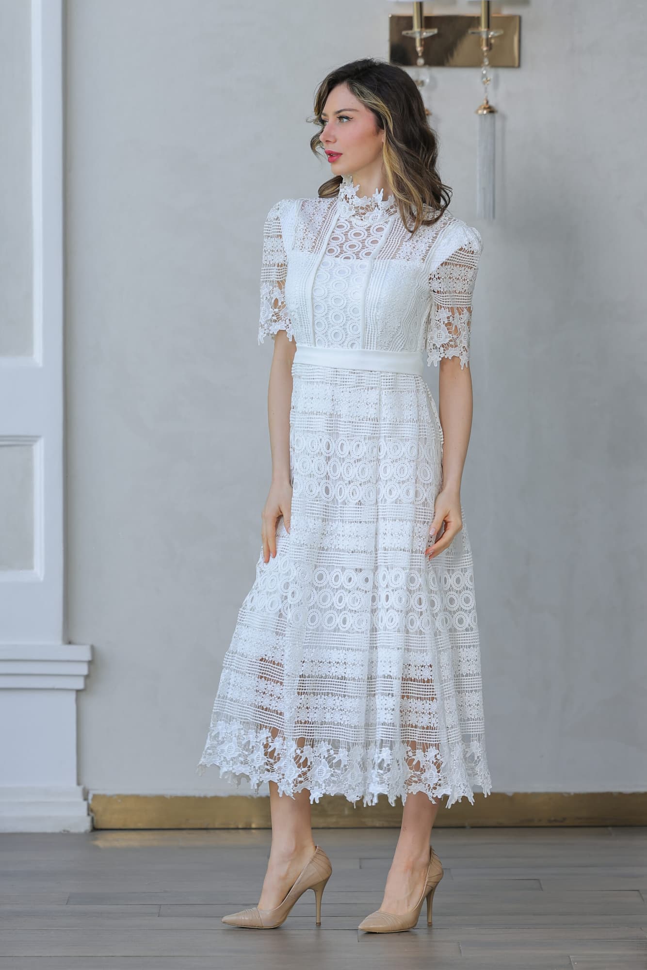 فستان دانتيل بتصميم نقوش هندسيه متداخله