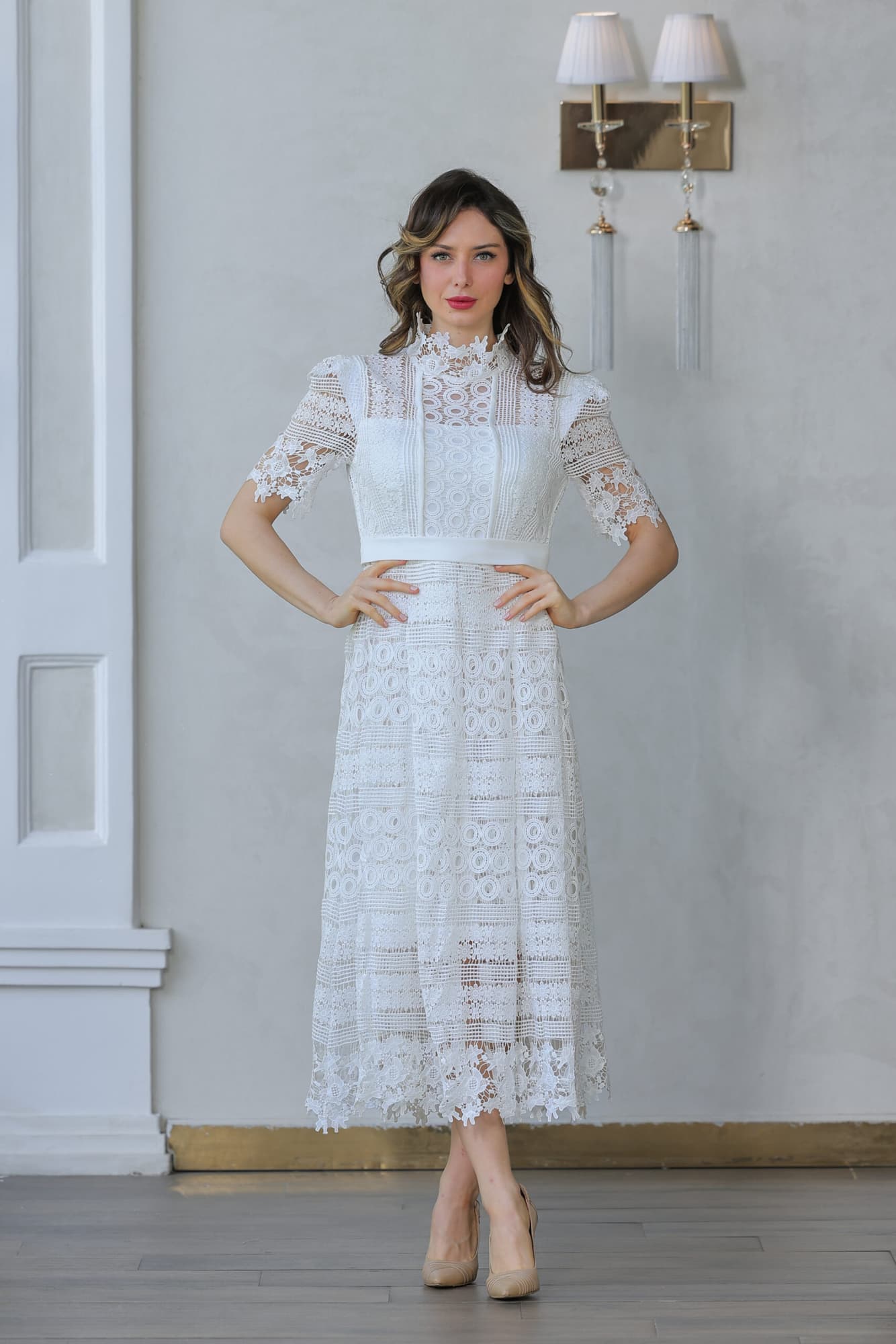 فستان دانتيل بتصميم نقوش هندسيه متداخله