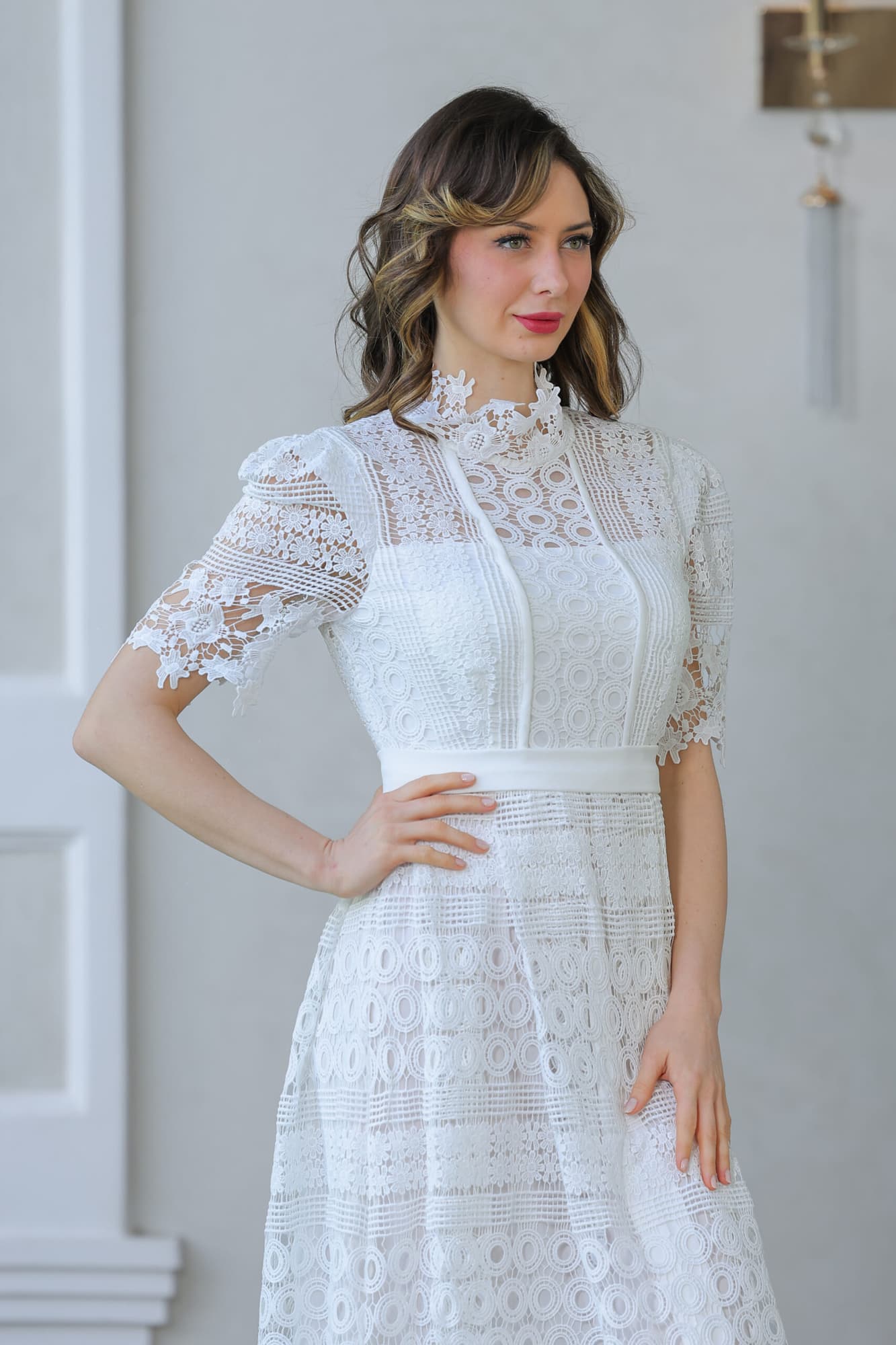 فستان دانتيل بتصميم نقوش هندسيه متداخله