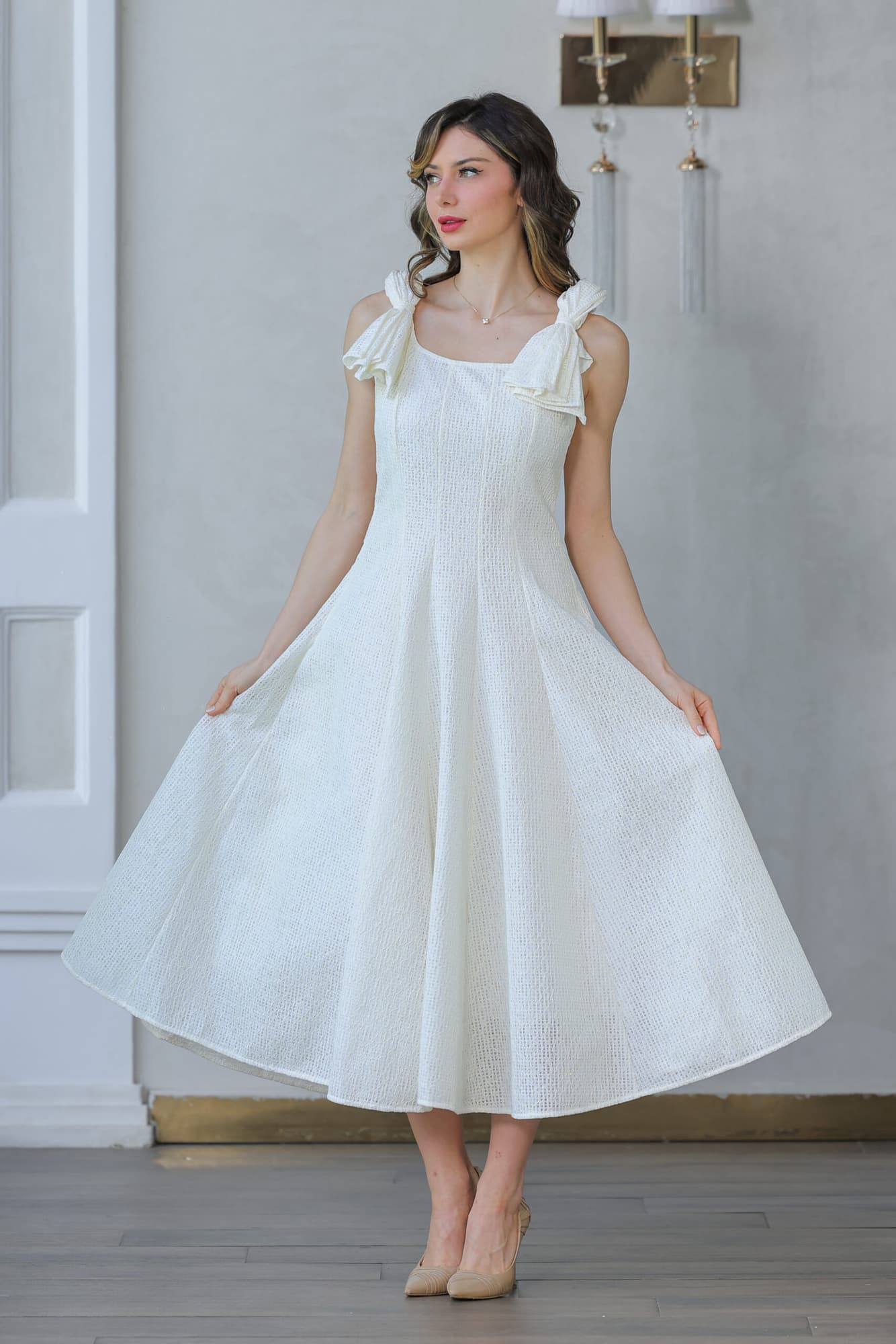 فستان أنيق بأشرطة عريضه على الكتف