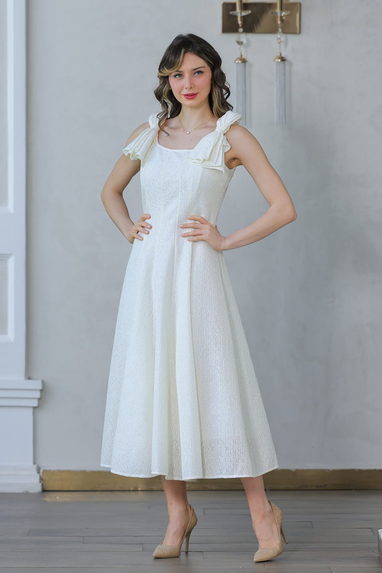 فستان أنيق بأشرطة عريضه على الكتف