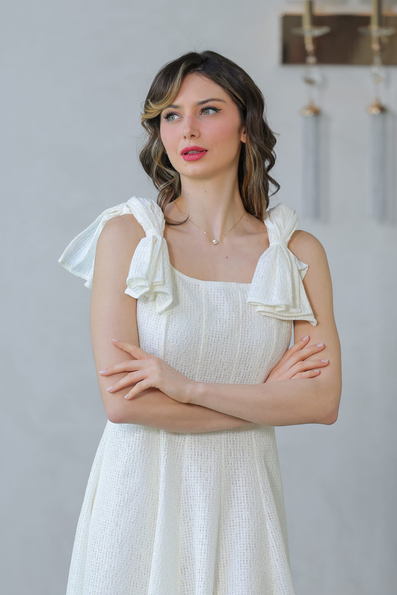 فستان أنيق بأشرطة عريضه على الكتف