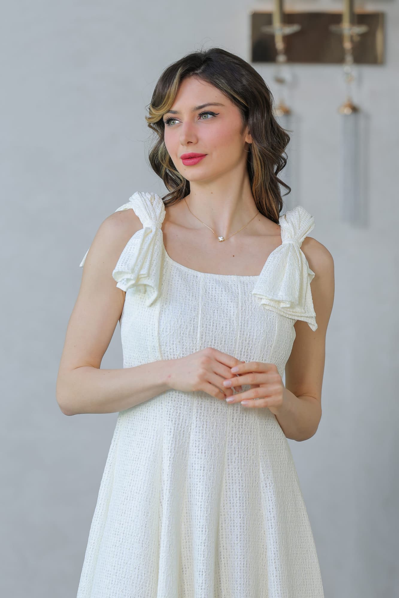 فستان أنيق بأشرطة عريضه على الكتف