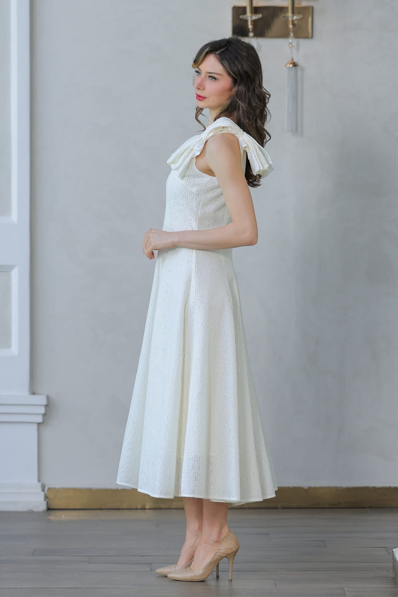 فستان أنيق بأشرطة عريضه على الكتف