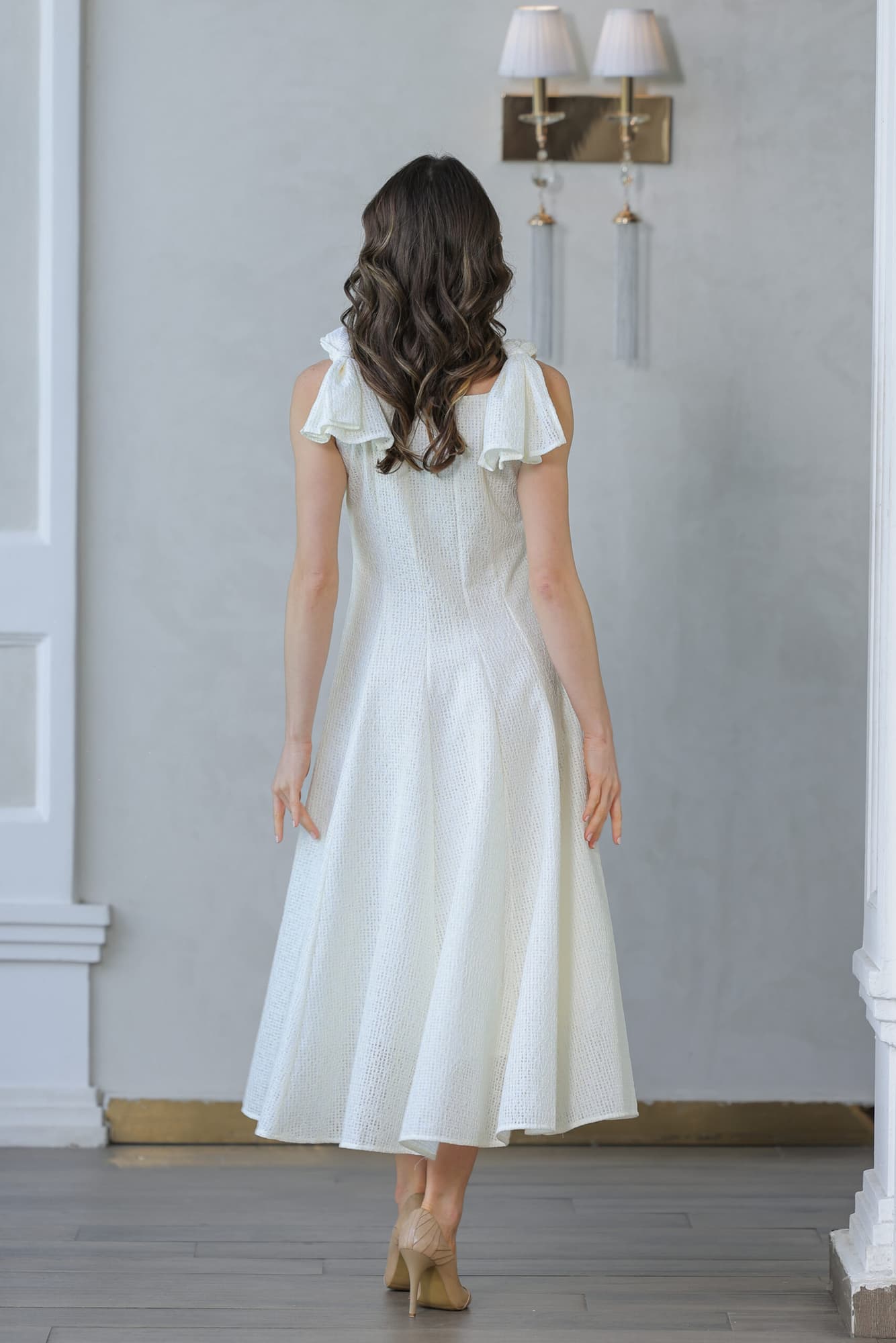 فستان أنيق بأشرطة عريضه على الكتف