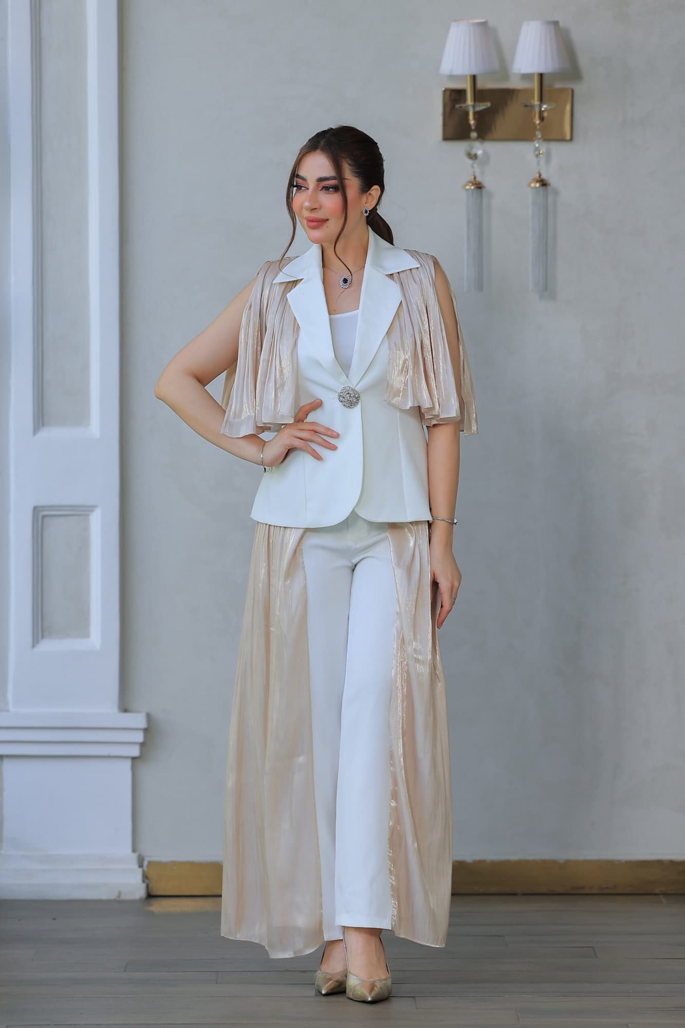 طقم فاخر بتصميم عصري يجمع بين الرقي والفخامة