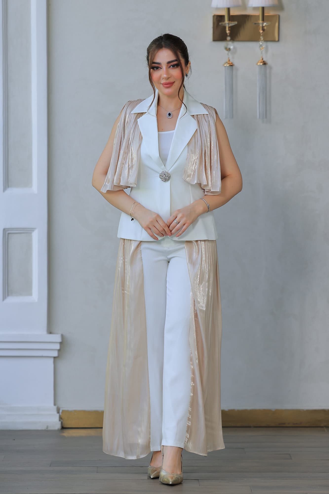 طقم فاخر بتصميم عصري يجمع بين الرقي والفخامة