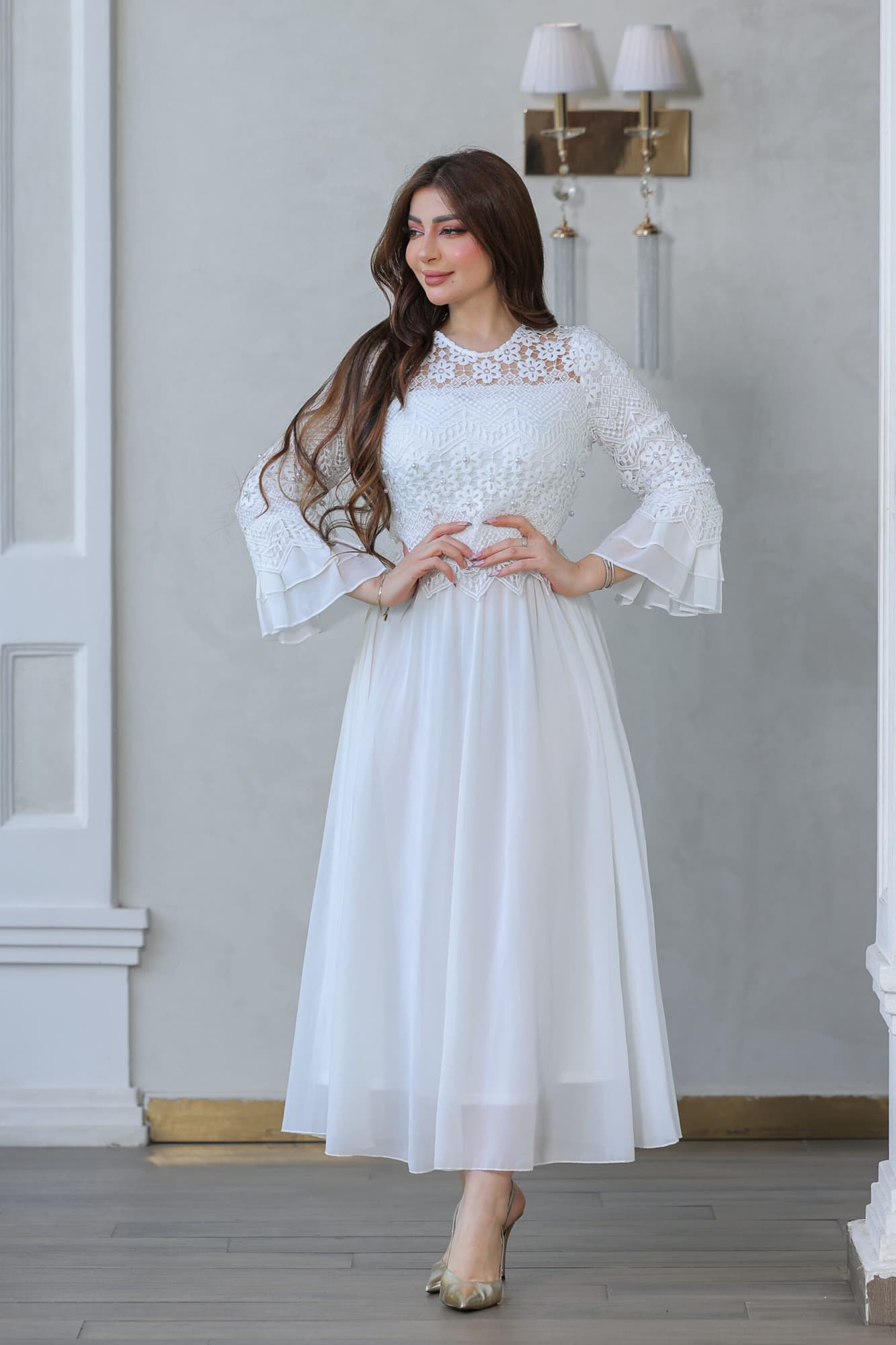 فستان كلوش بتصميم دانتيل