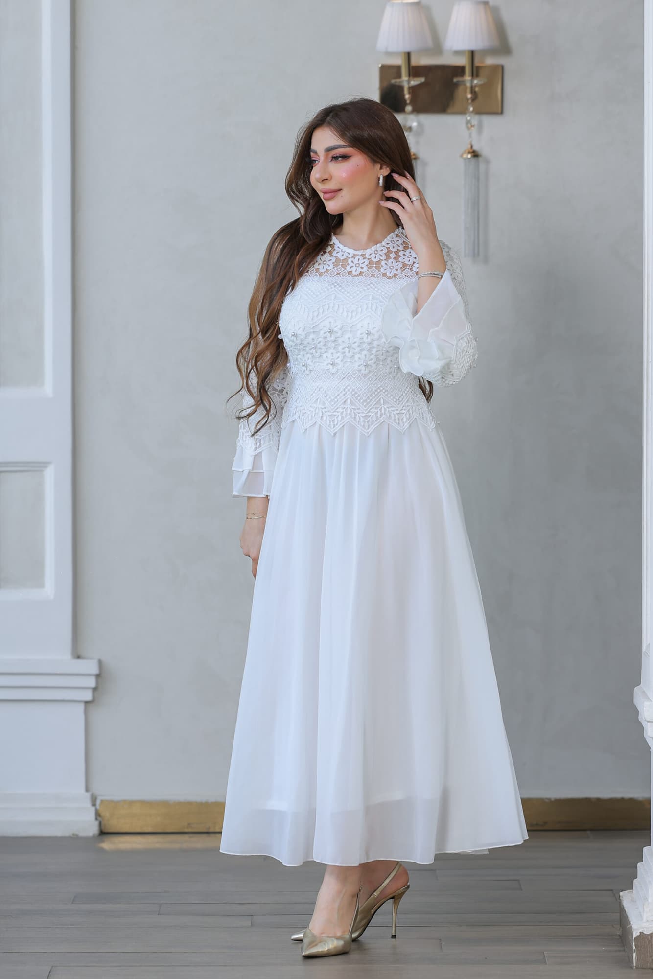 فستان كلوش بتصميم دانتيل