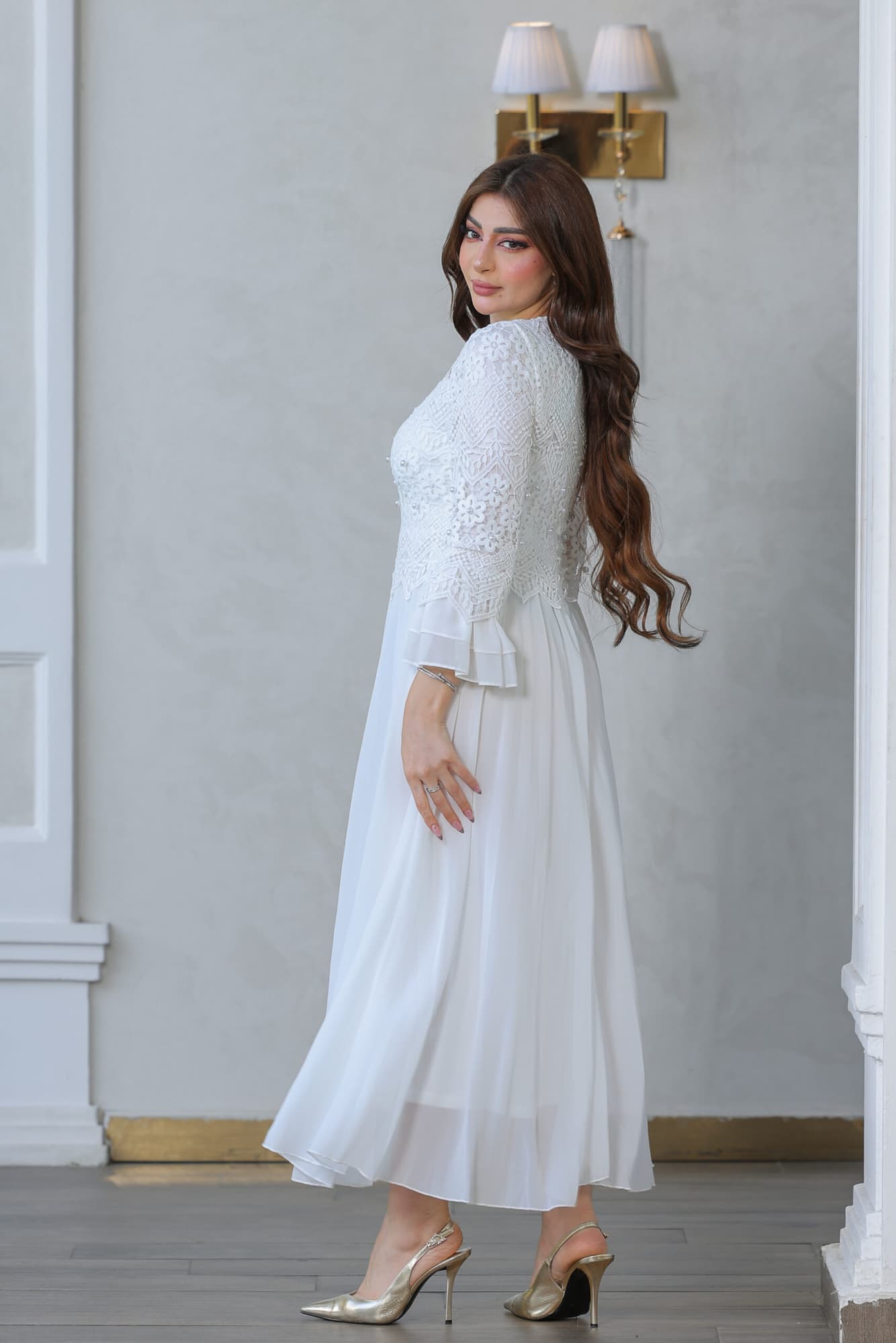 فستان كلوش بتصميم دانتيل