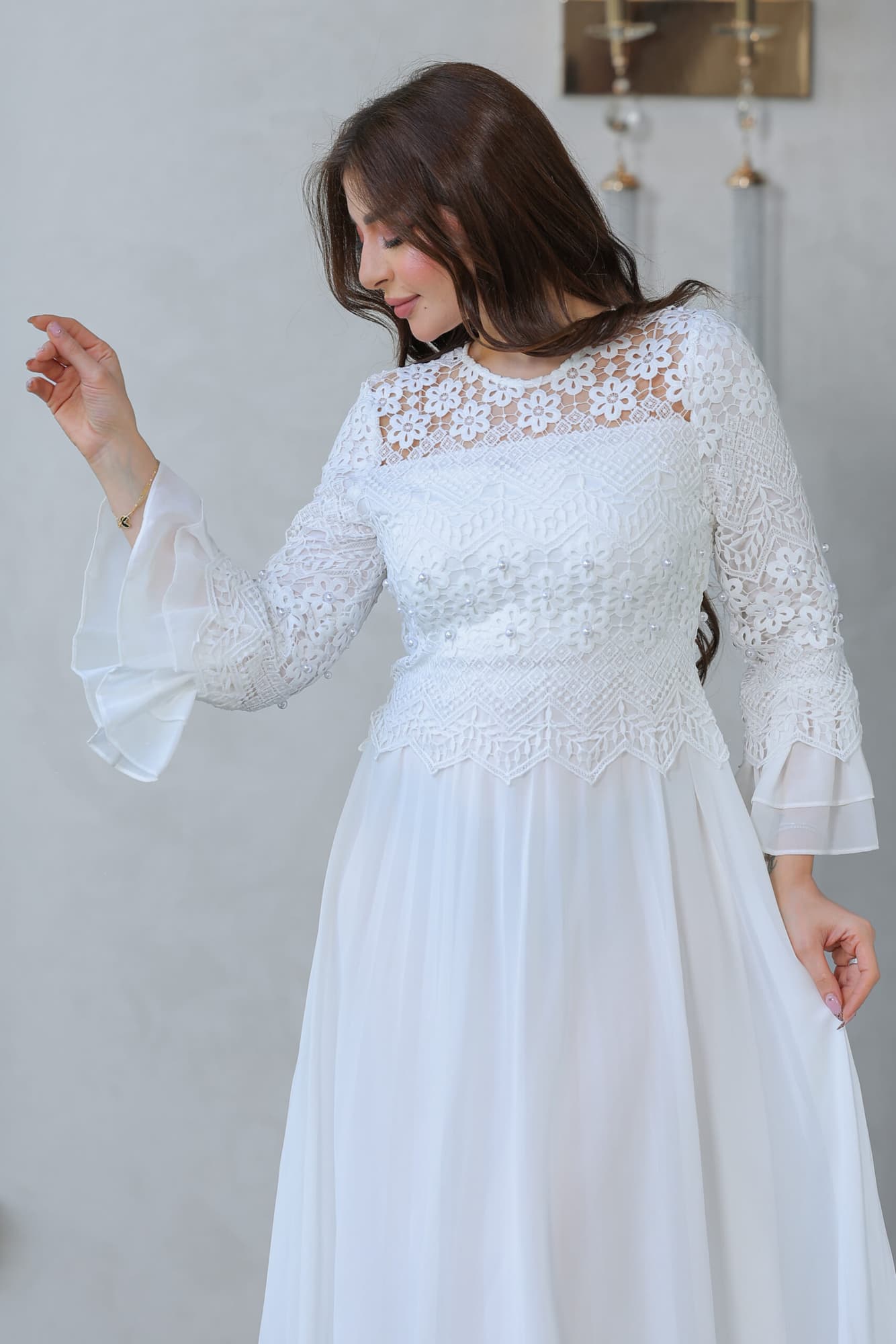 فستان كلوش بتصميم دانتيل