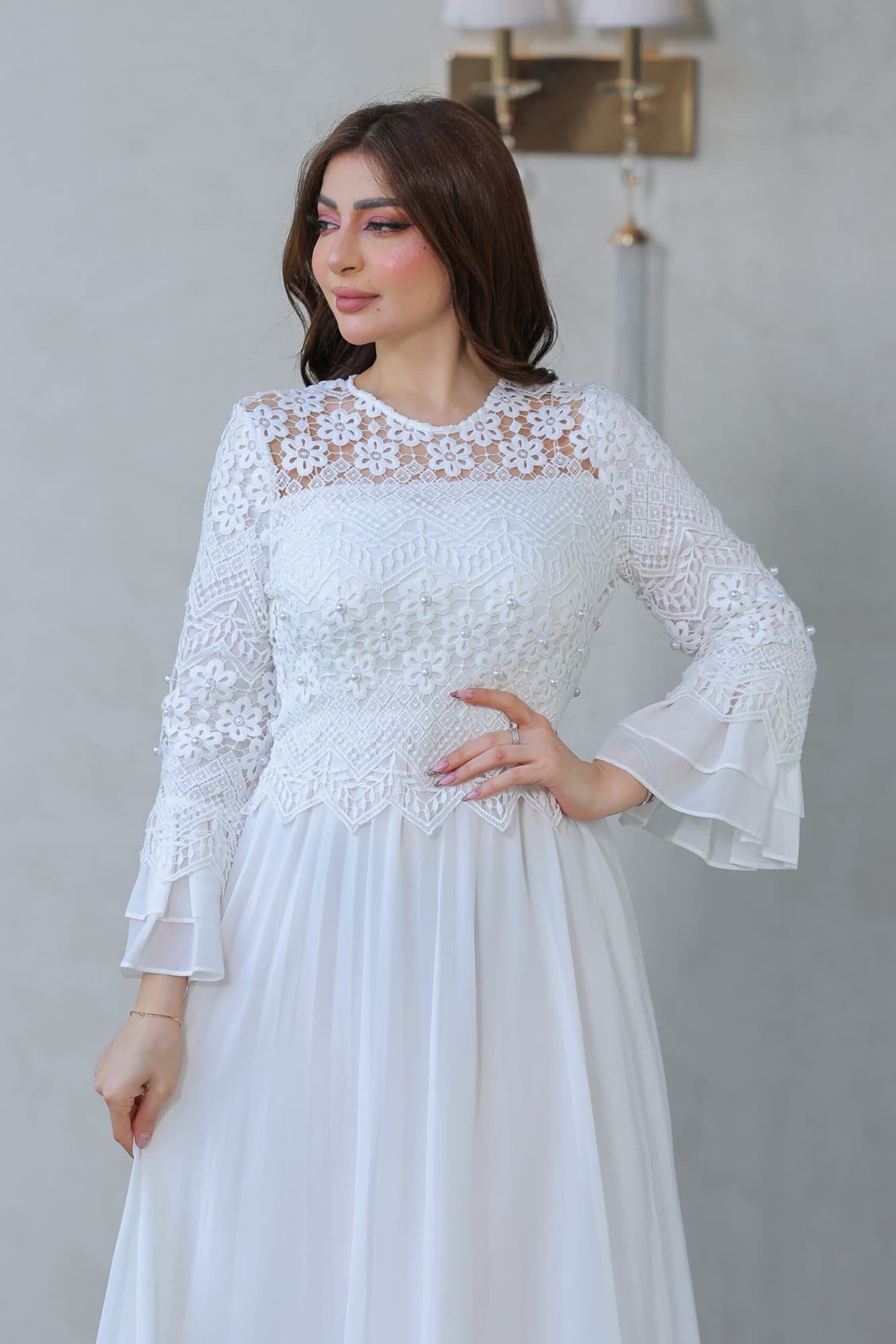 فستان كلوش بتصميم دانتيل