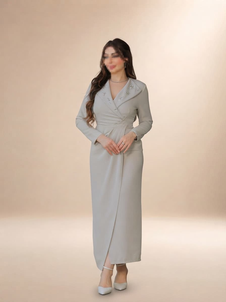 فستان أنيق مع ياقة عريضة مُزينة بتطريز ناعم