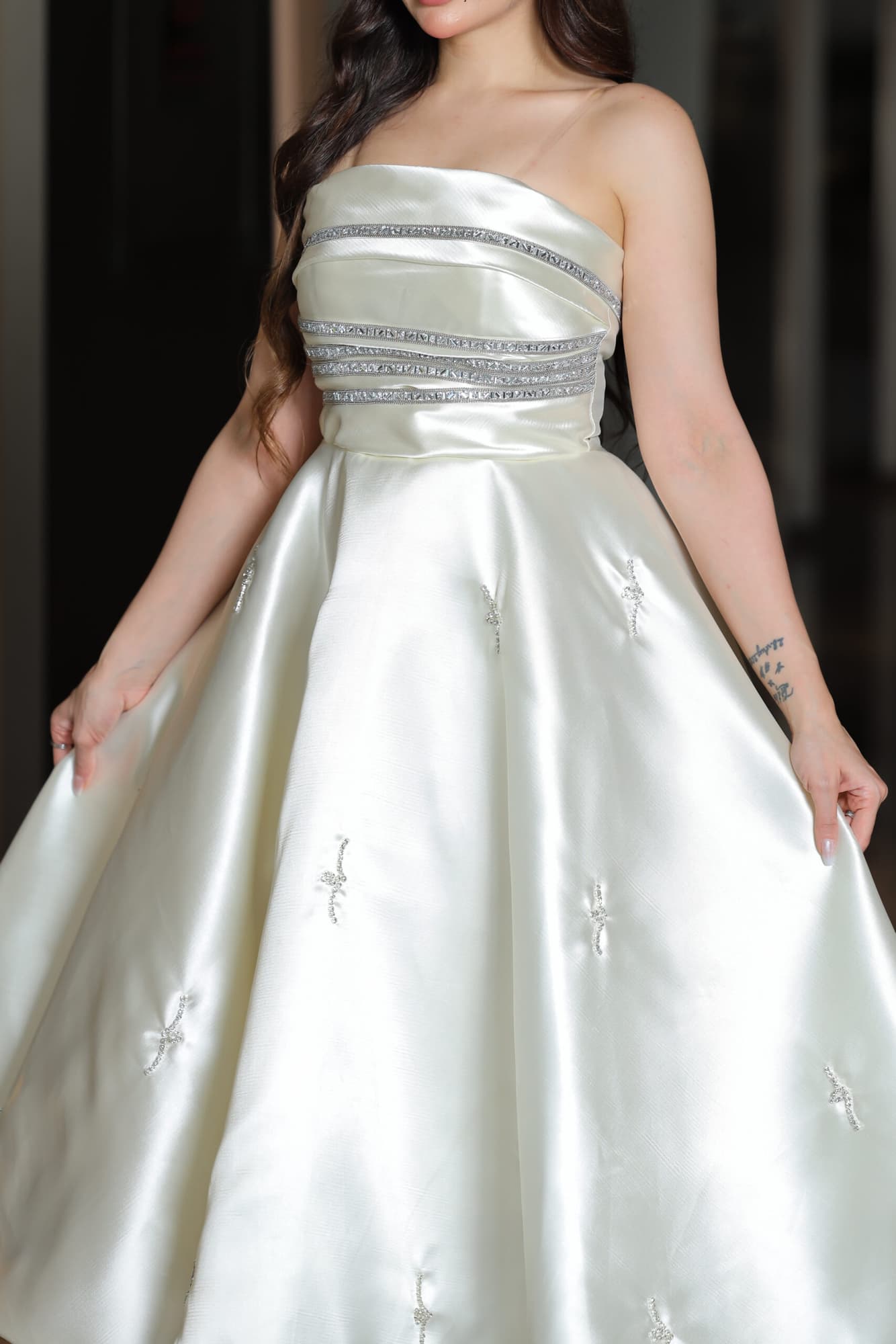 فستان سهرة كلوش اوف وايت ناعم اوف وايت