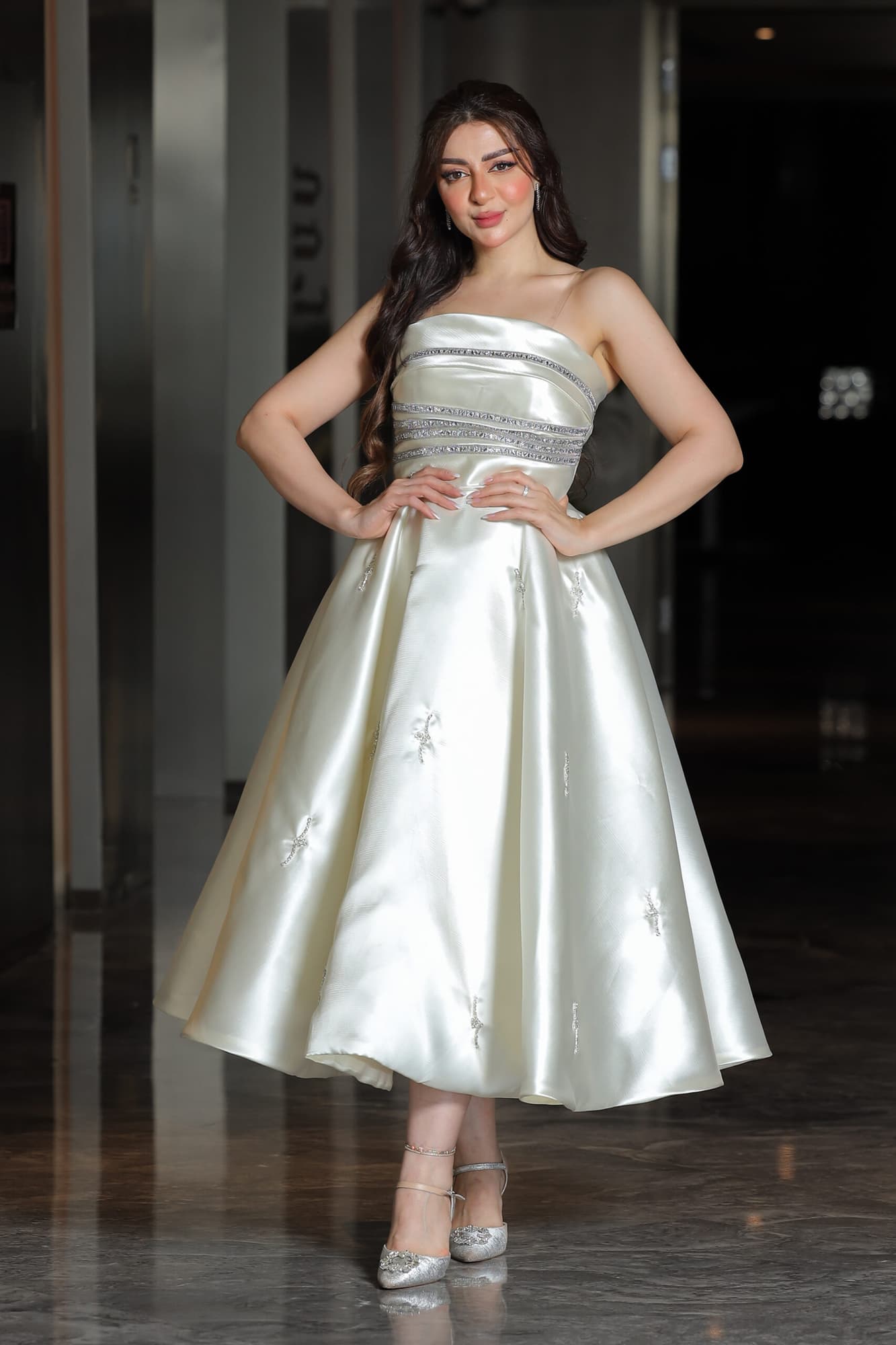 فستان سهرة كلوش اوف وايت ناعم