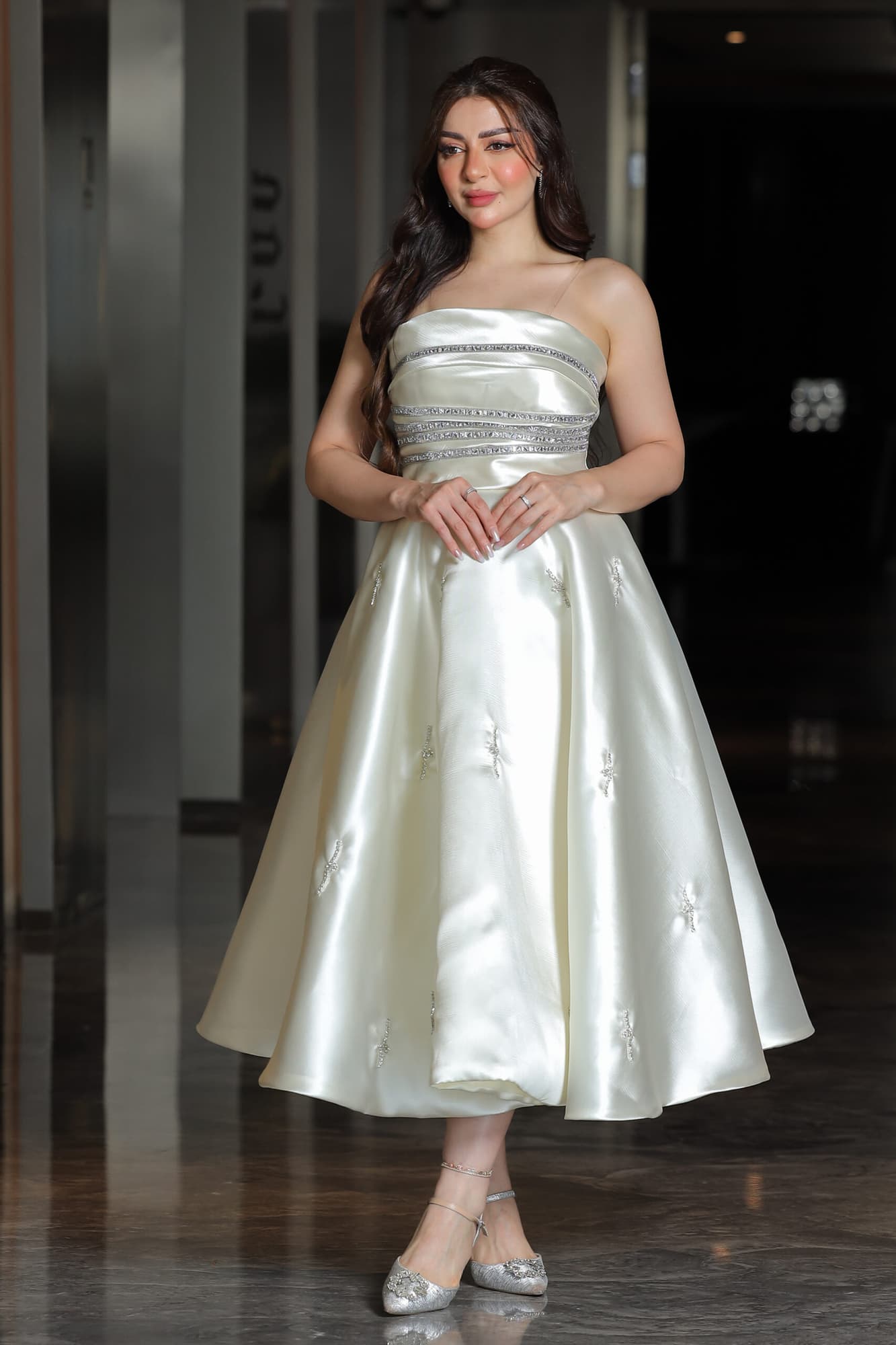 فستان سهرة كلوش اوف وايت ناعم