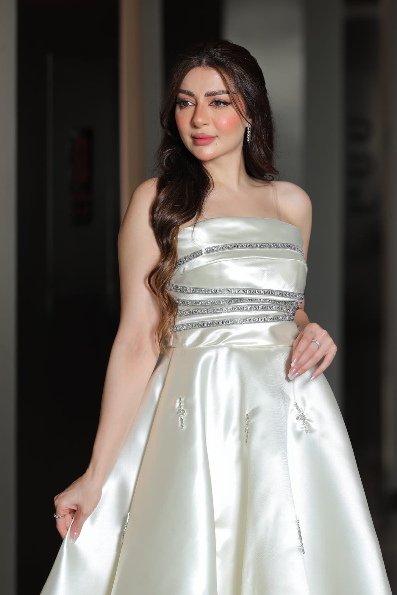 فستان سهرة كلوش اوف وايت ناعم