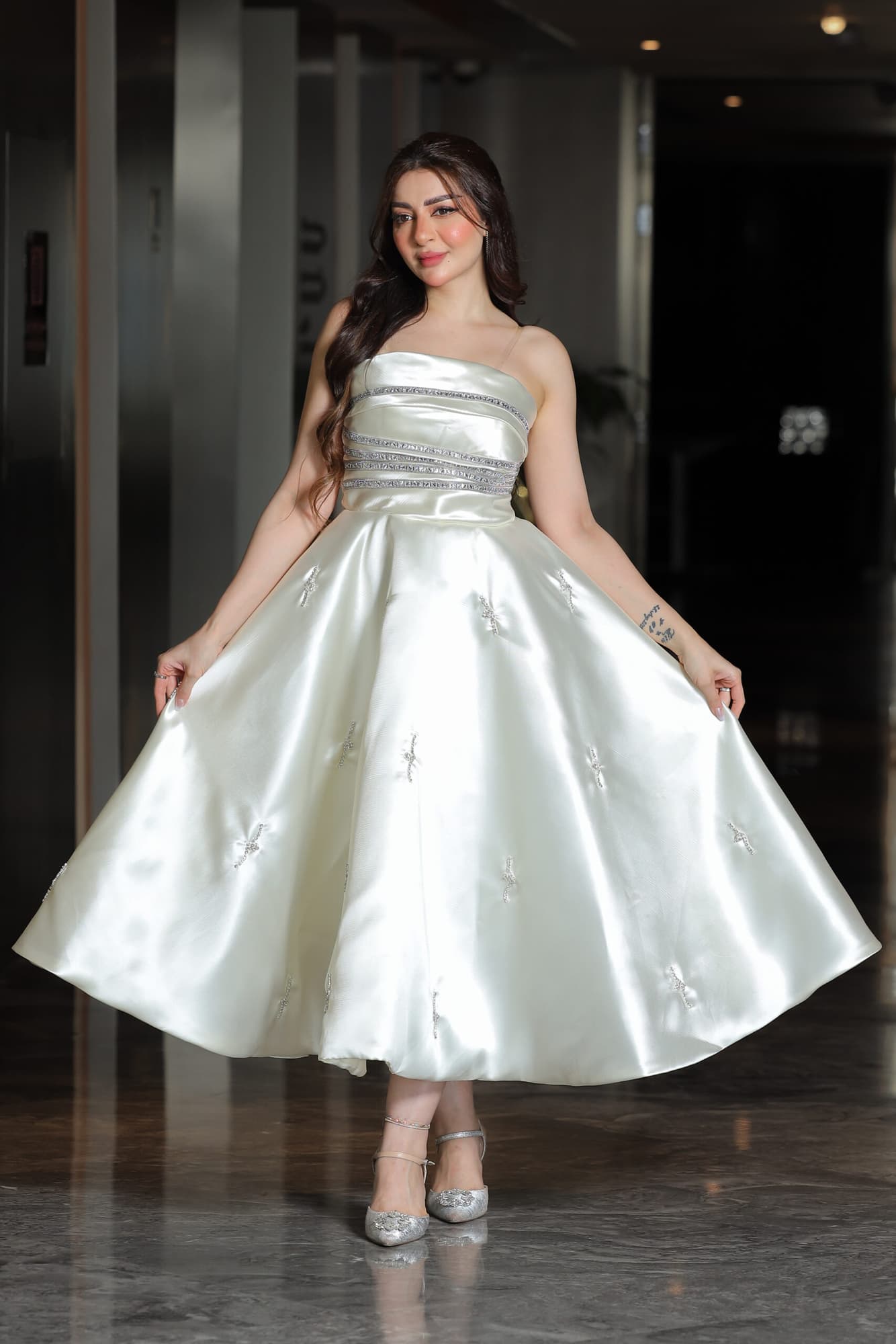 فستان سهرة كلوش اوف وايت ناعم