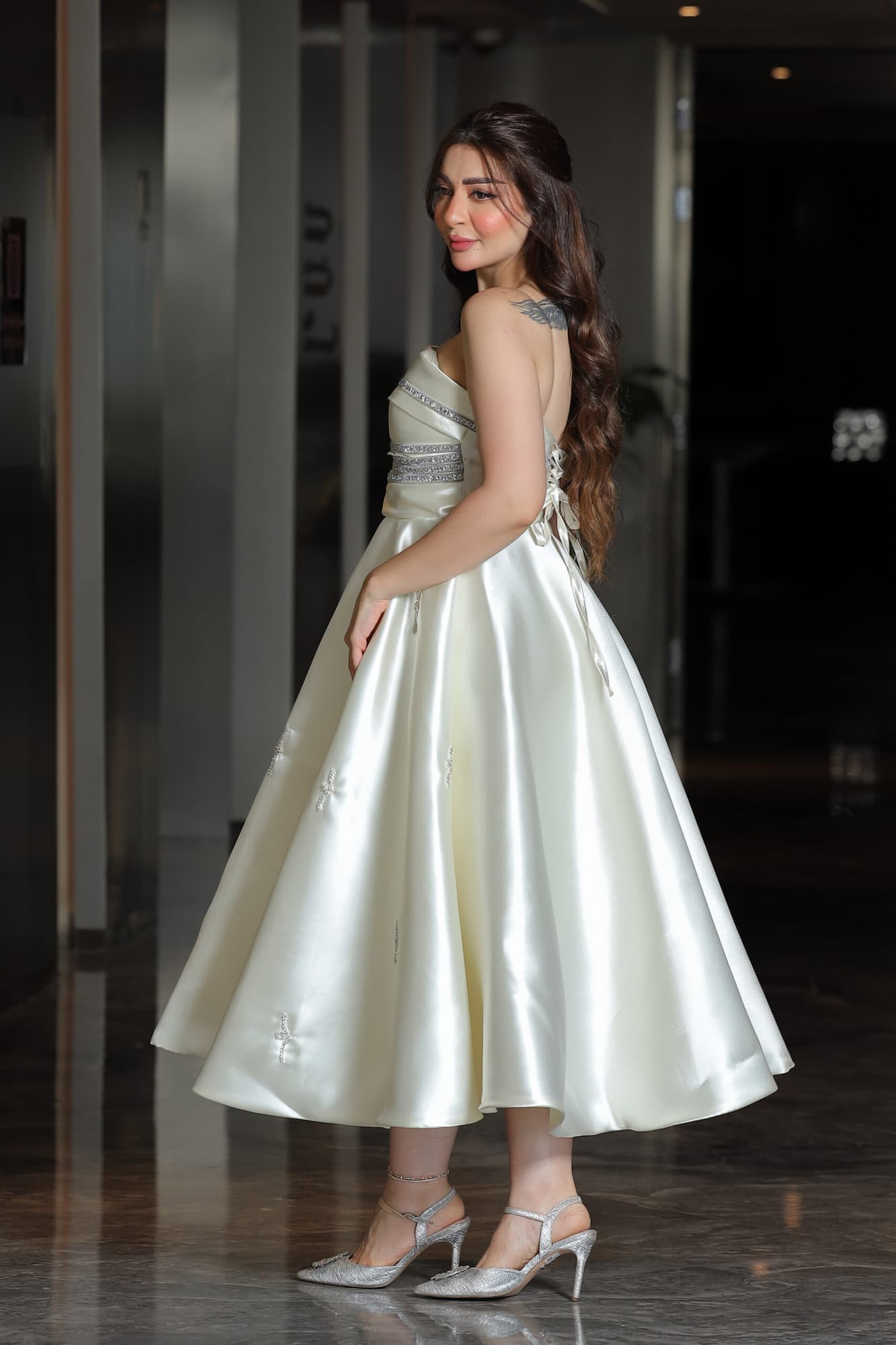 فستان سهرة كلوش اوف وايت ناعم