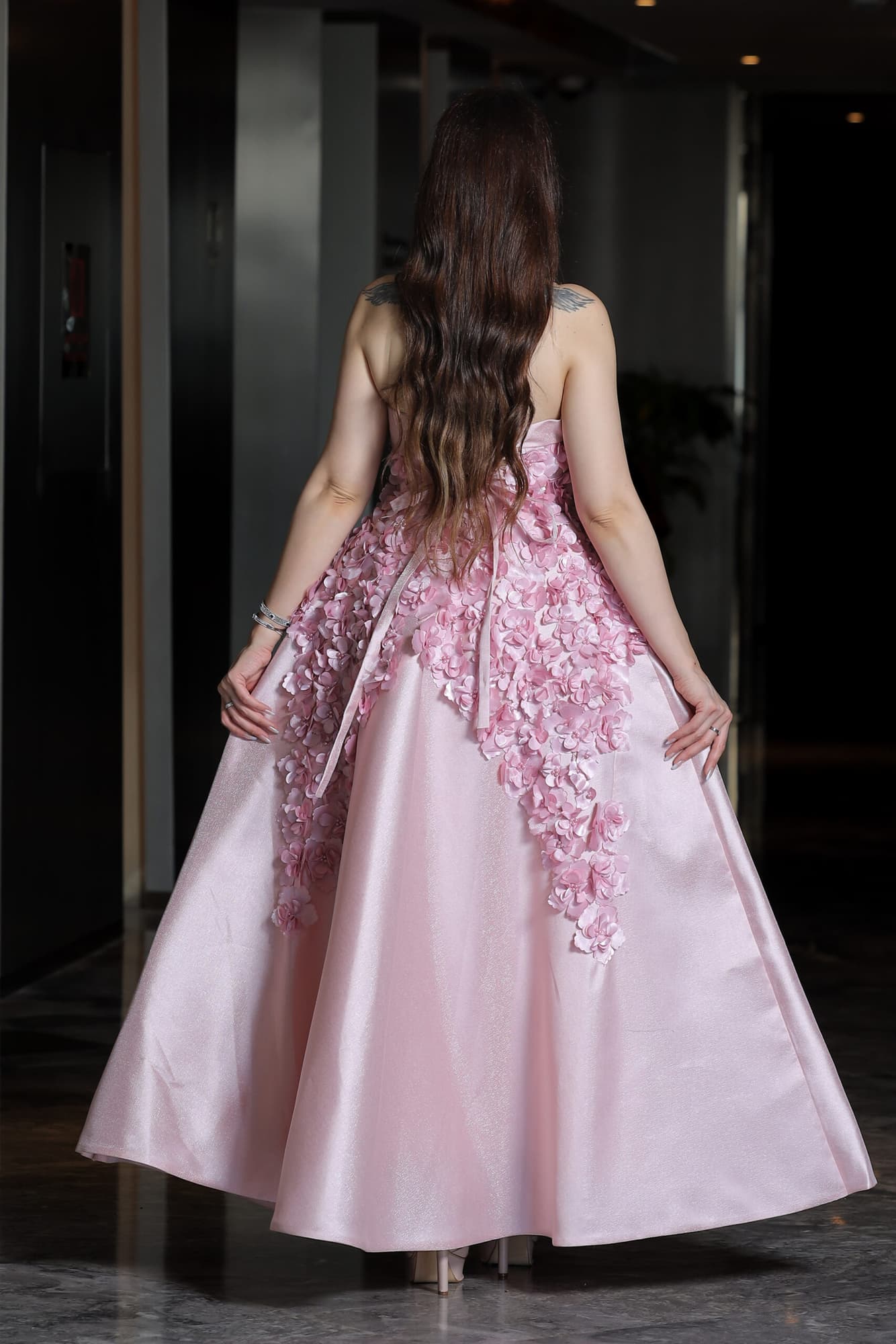 فستان سهره بقصة صدر توب مزين بالورود