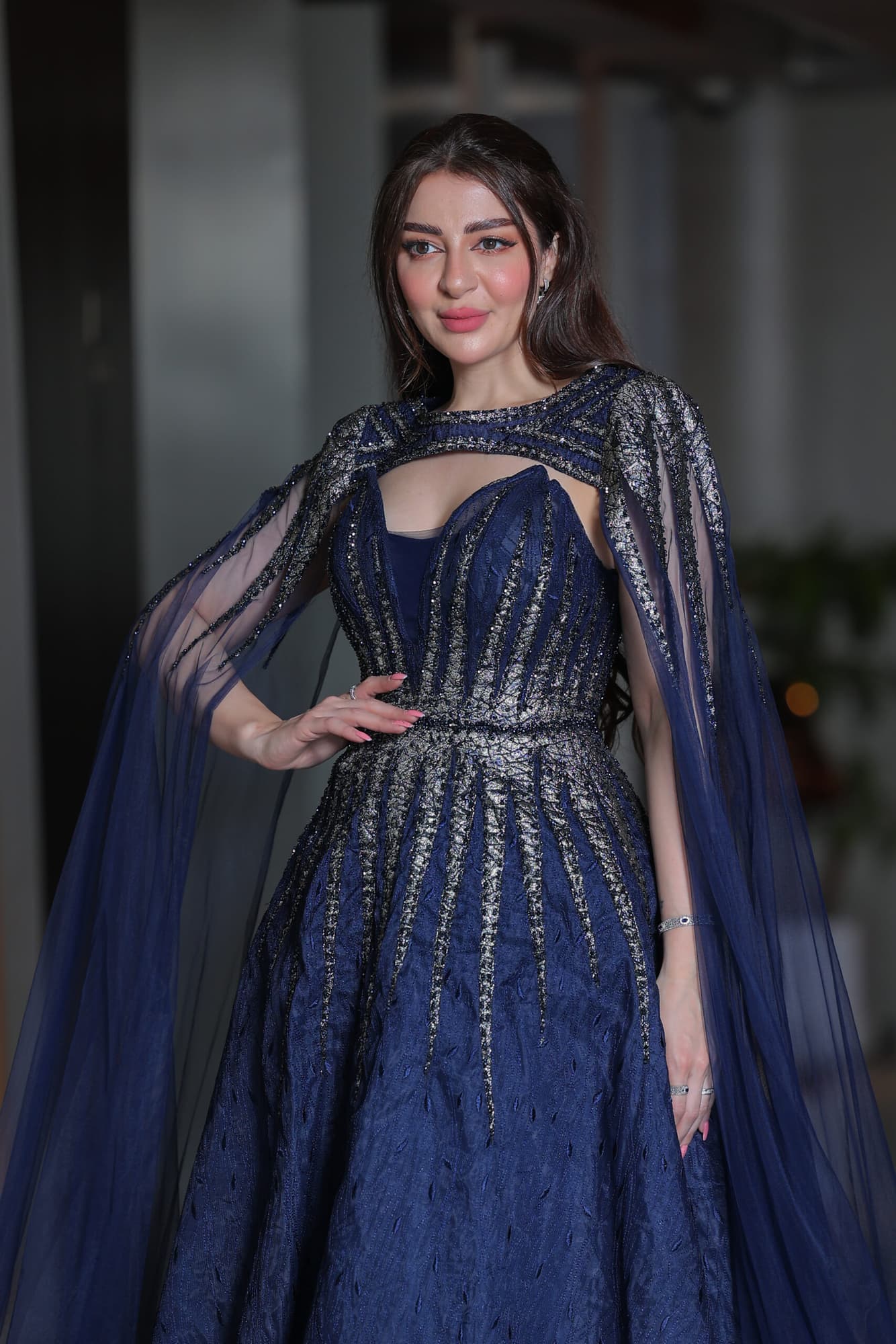 فستان سهره توب بديزاين لامع واكمام منسدله