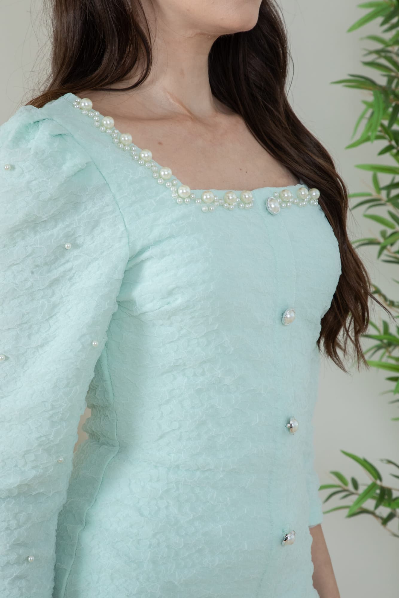 فستان شتوي ماسك بقصة عنق مزينة بلؤلؤ تيفاني