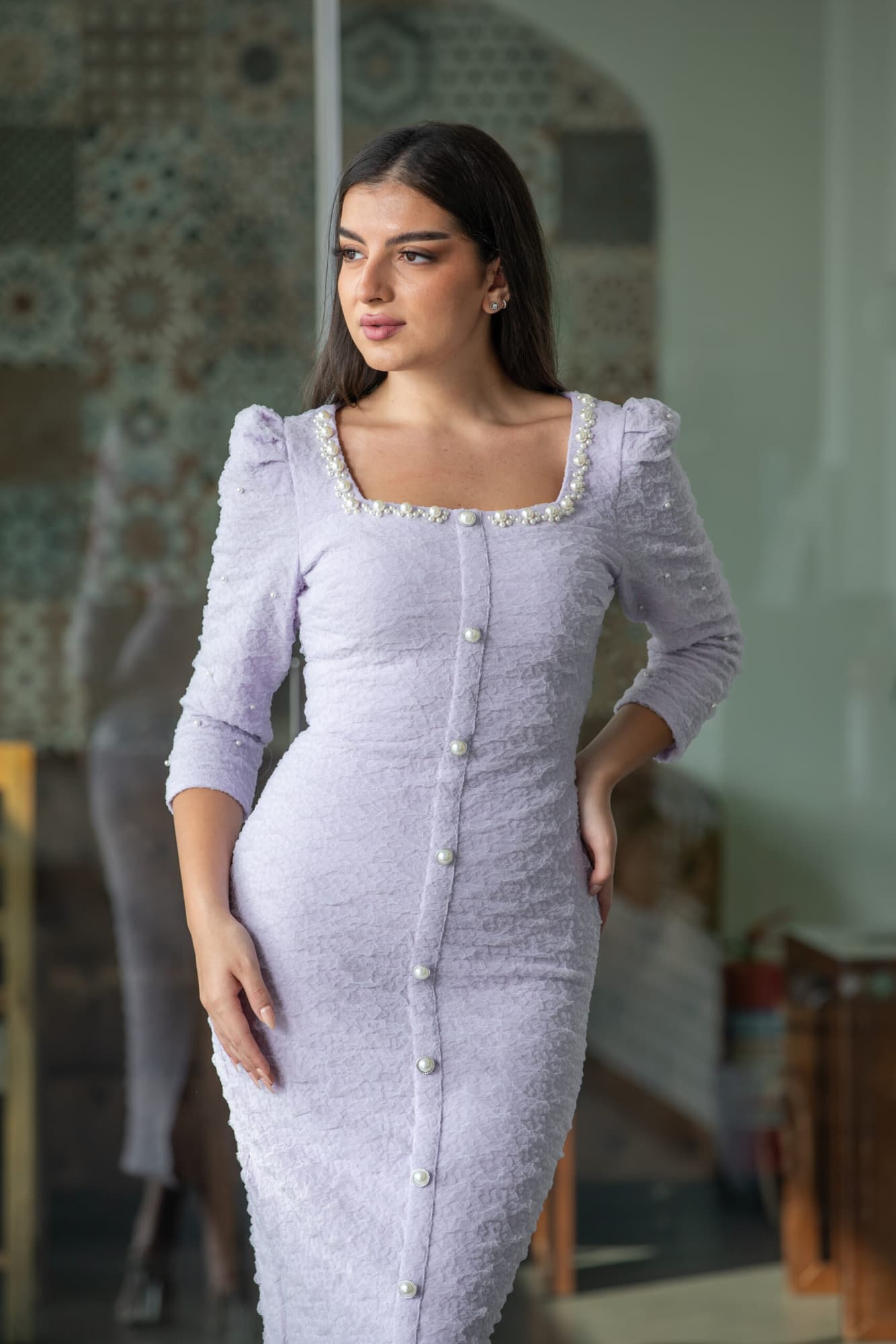 فستان شتوي ماسك بقصة عنق مزينة بلؤلؤ